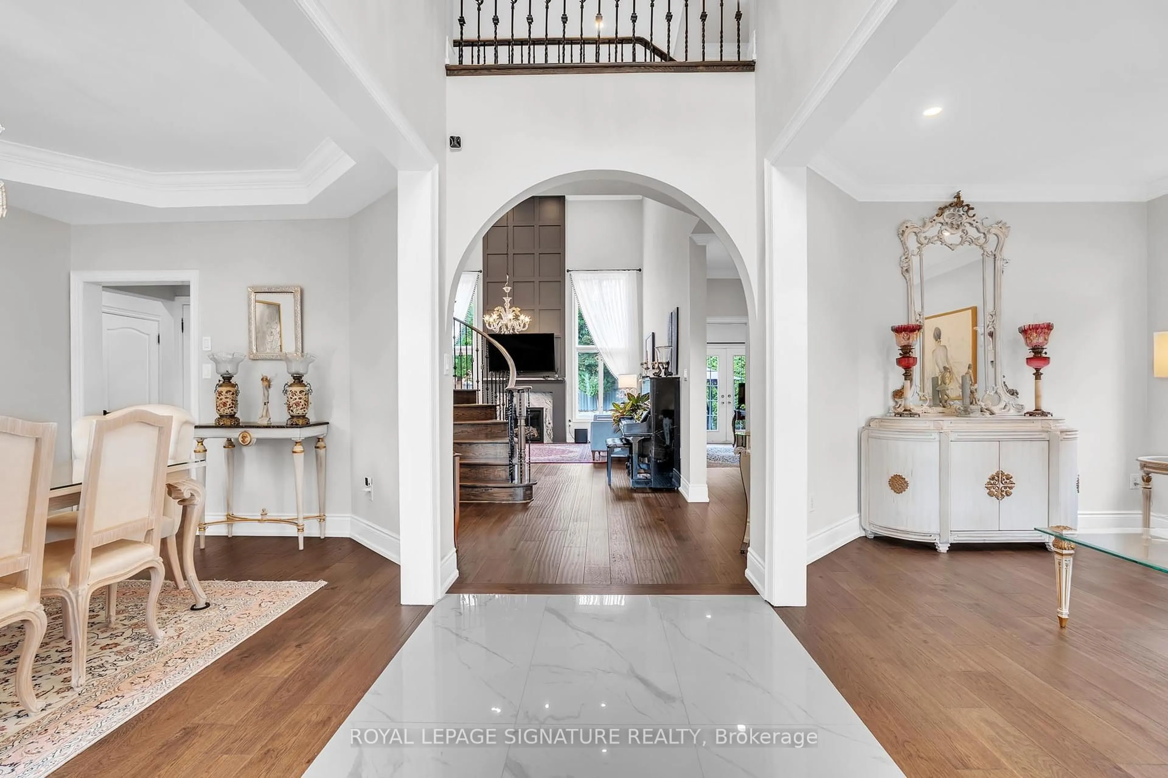 Indoor entryway for 1067 Ivsbridge Blvd, Newmarket Ontario L3X 1N3