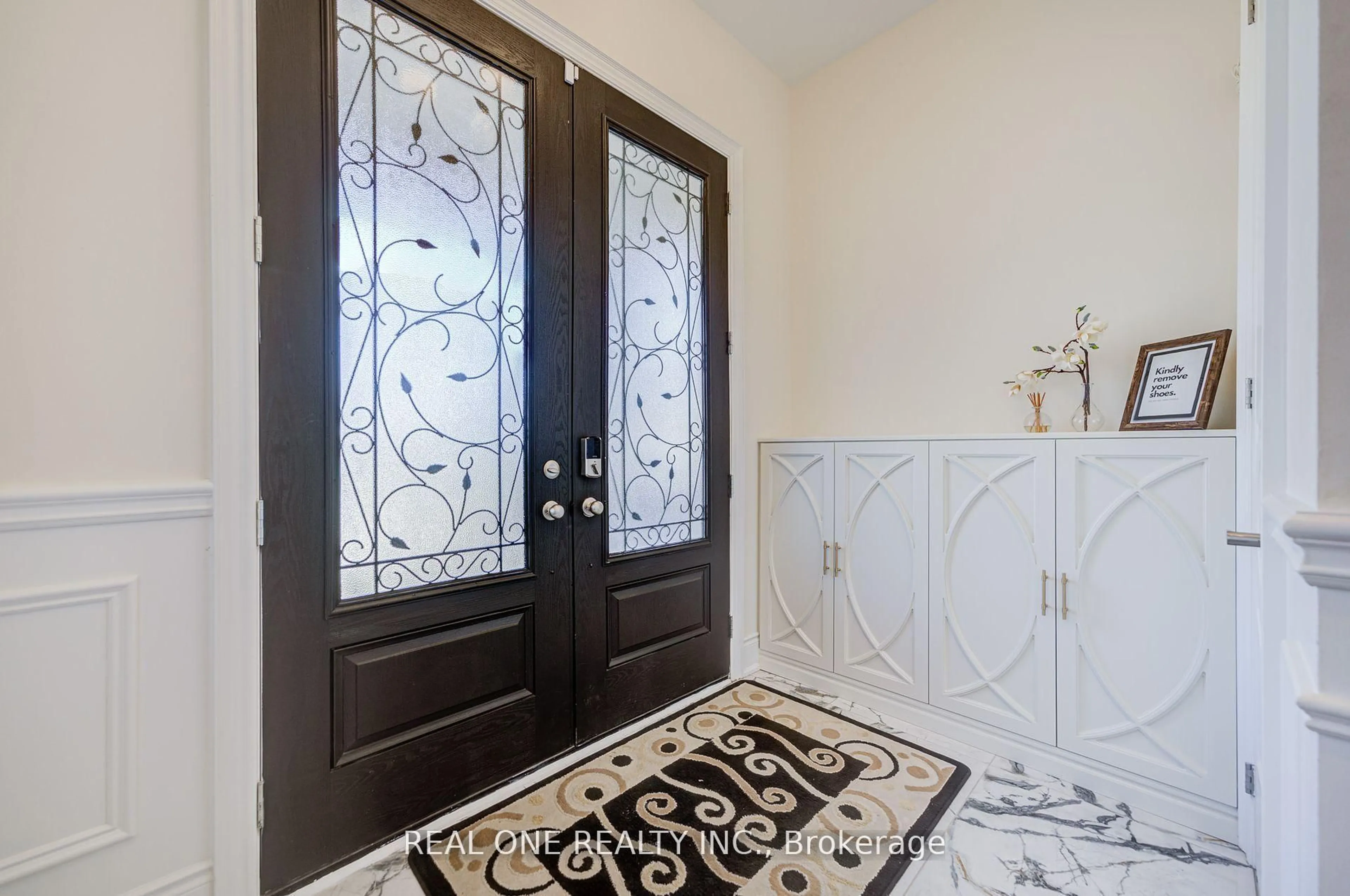 Indoor entryway for 47 Milky Way Dr, Richmond Hill Ontario L4C 4M9