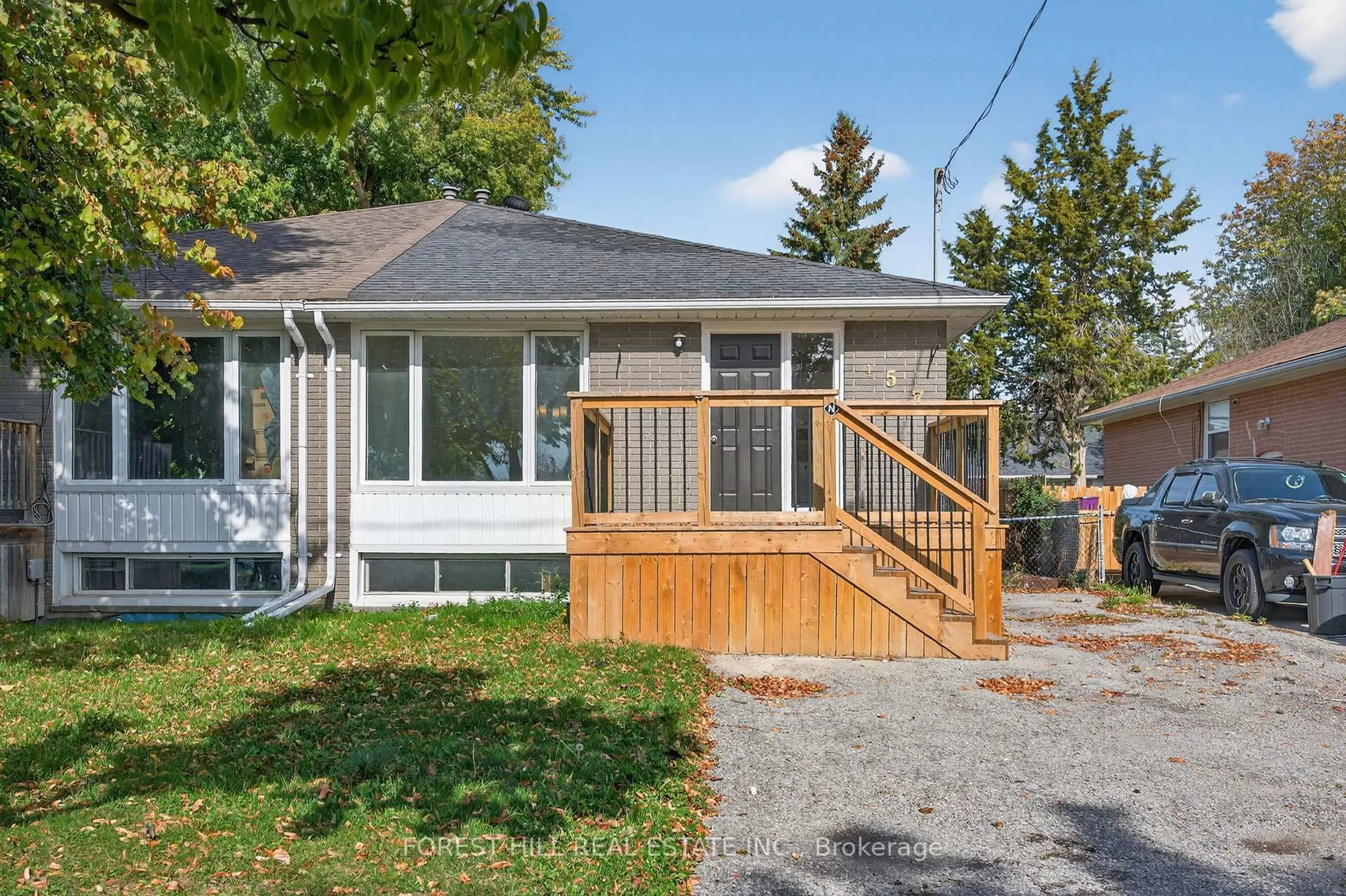 Patio, street for 157 Septonne Ave, Newmarket Ontario L3Y 2W4