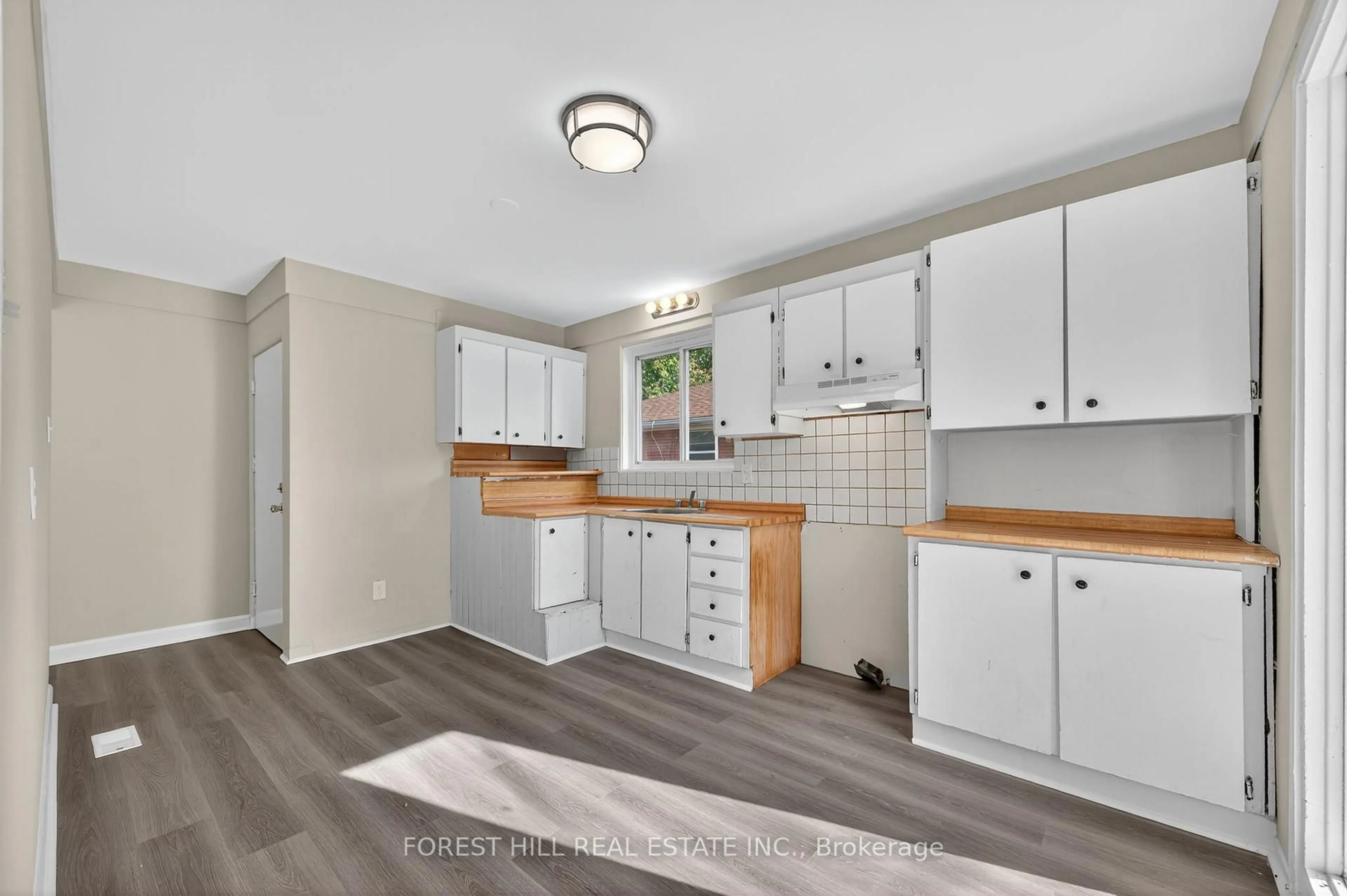 Standard kitchen, unknown for 157 Septonne Ave, Newmarket Ontario L3Y 2W4