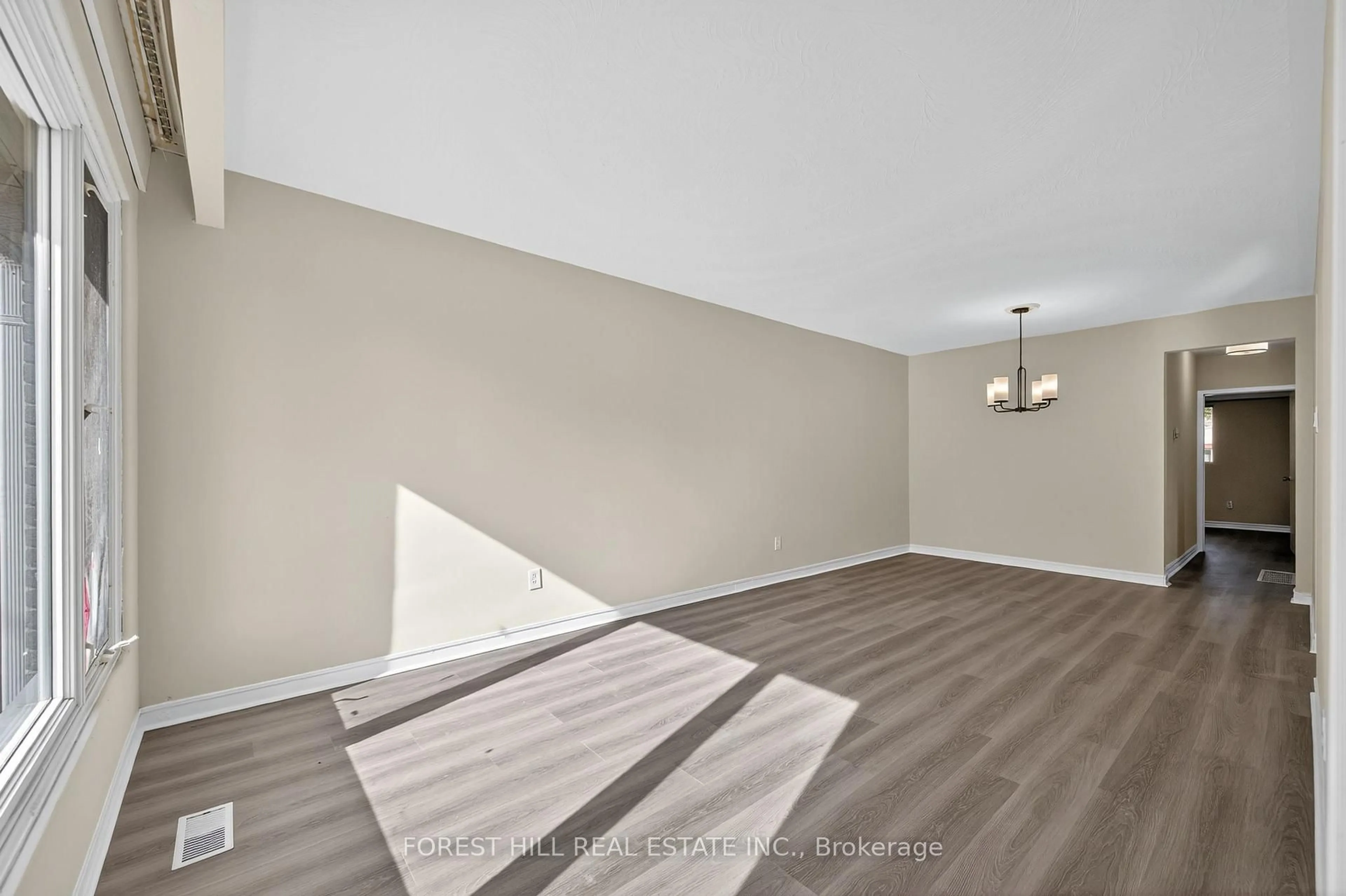 A pic of a room for 157 Septonne Ave, Newmarket Ontario L3Y 2W4