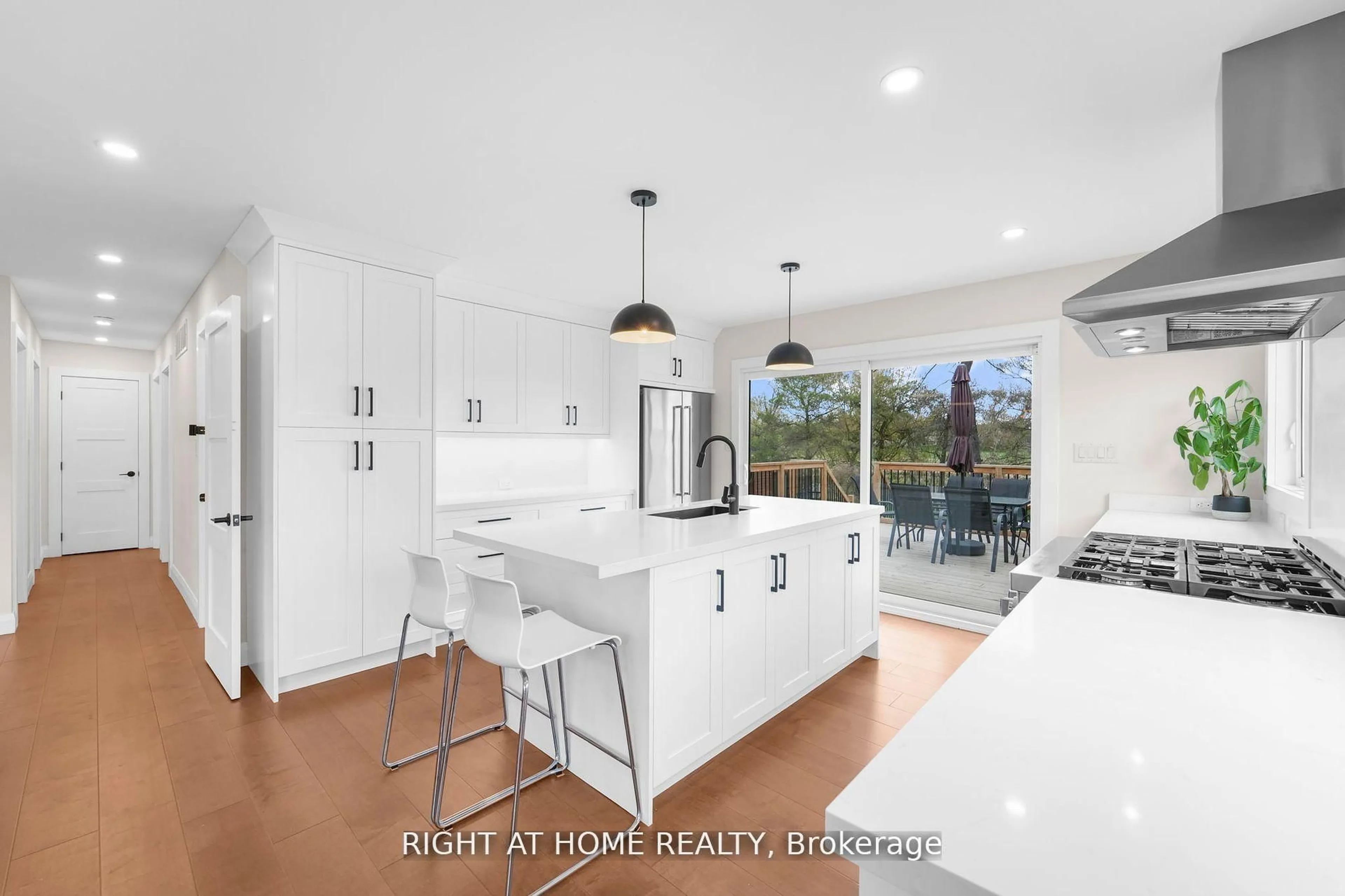 Open concept kitchen, unknown for 17083 Warden Ave, Whitchurch-Stouffville Ontario L4A 2W1