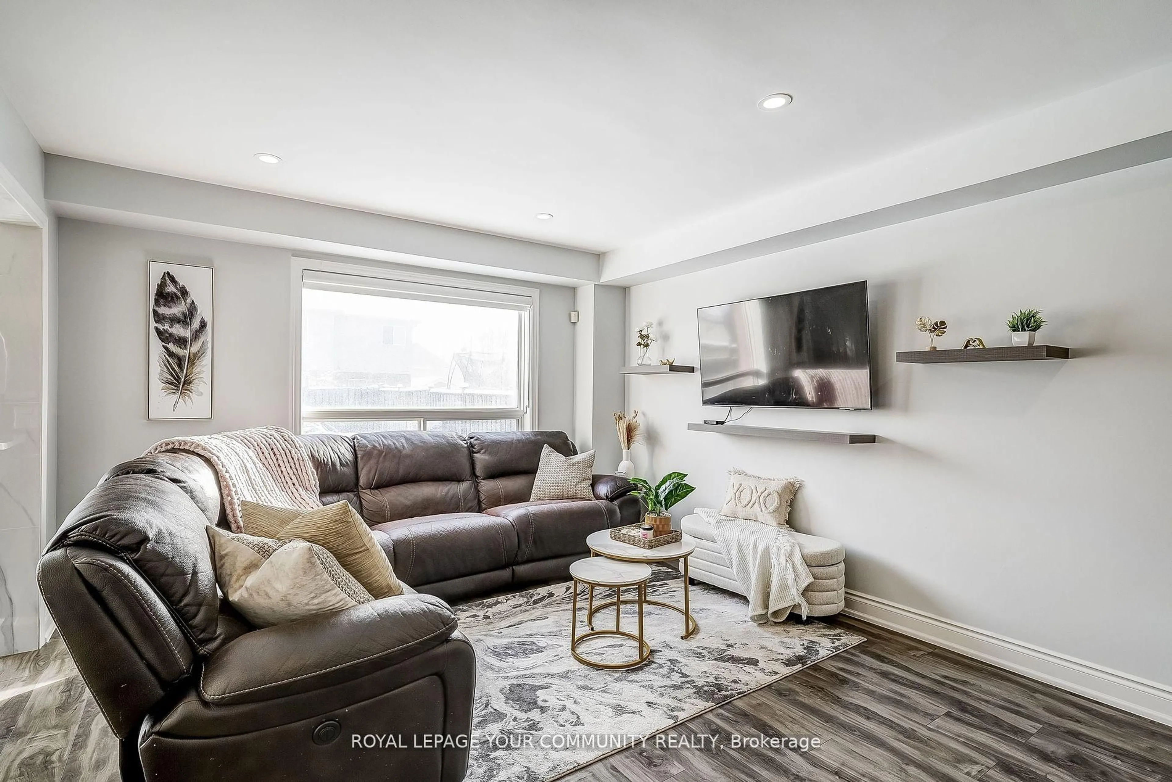 Living room with furniture, unknown for 45 Mcmulkin St, New Tecumseth Ontario L9R 0A7