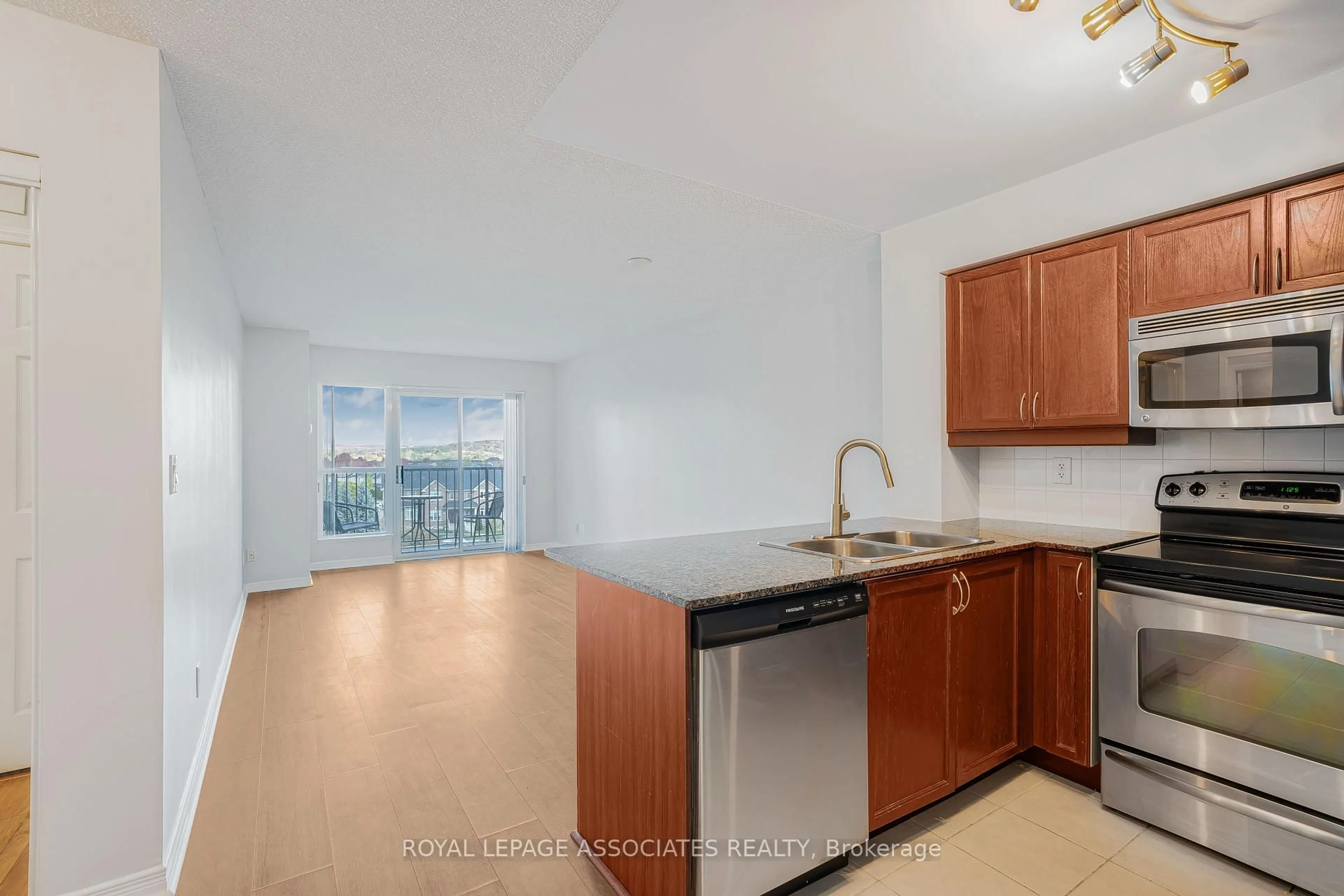 Standard kitchen, floor is not visible for 185 Oneida Cres #715, Richmond Hill Ontario L4B 0B1