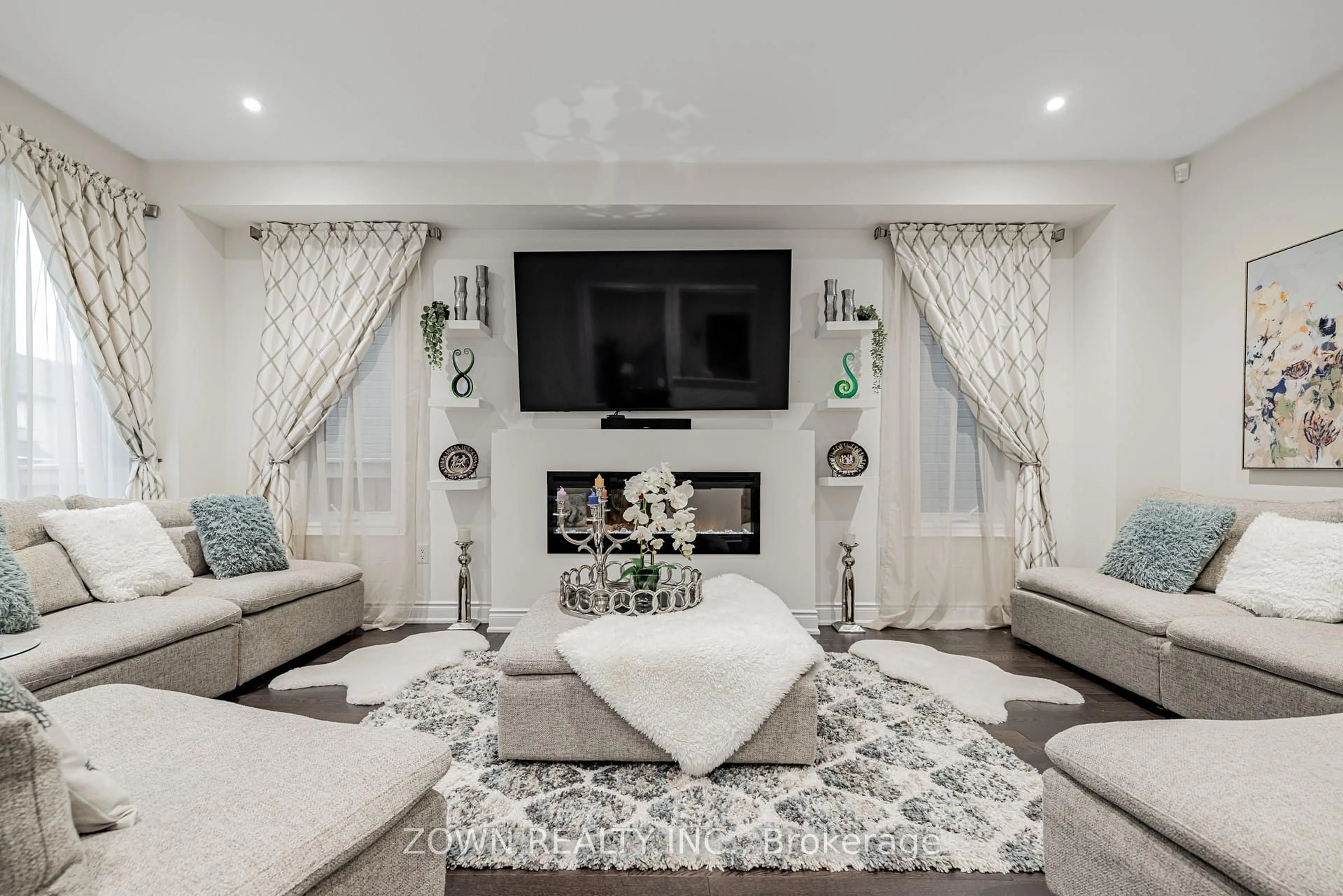 Living room with furniture, carpet floor for 1352 Blackmore St, Innisfil Ontario L9S 0P2