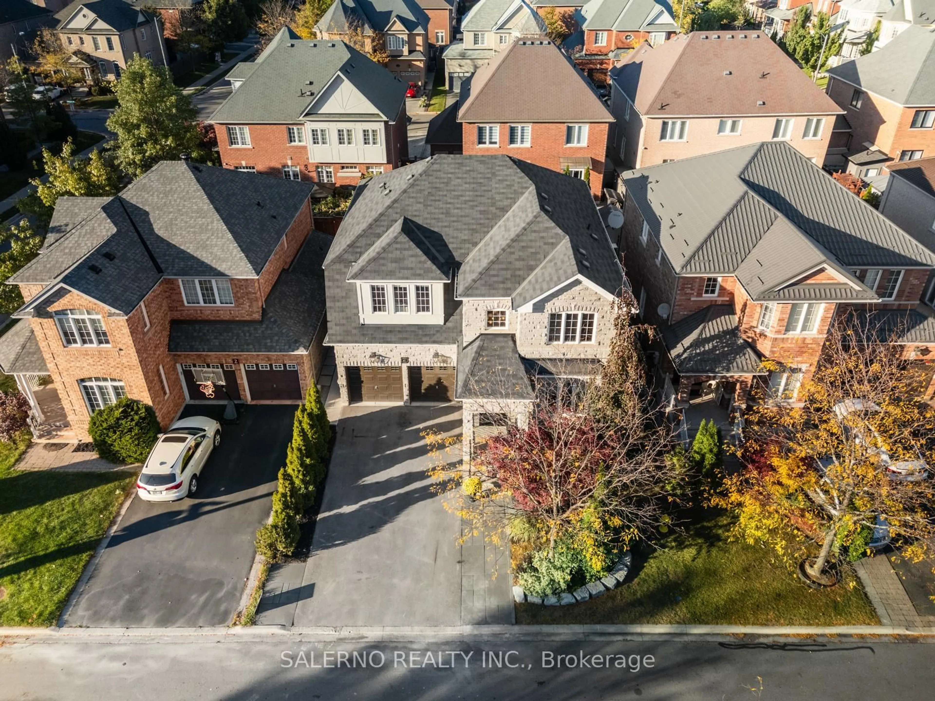 A pic from outside/outdoor area/front of a property/back of a property/a pic from drone, street for 6 Filippazzo Rd, Vaughan Ontario L4H 0M4