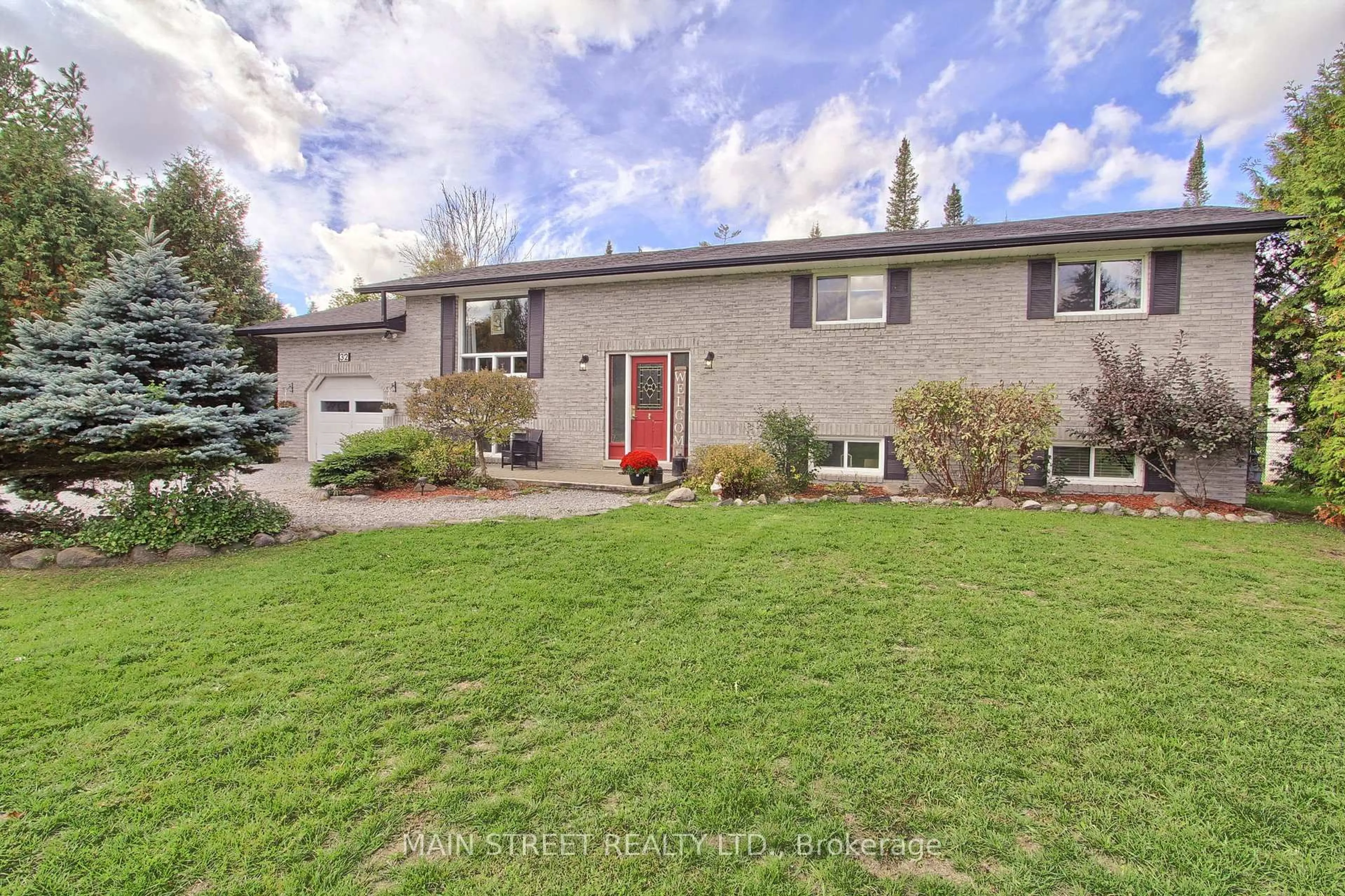 Home with brick exterior material, street for 32 Beaverdale Cres, Georgina Ontario L0E 1N0