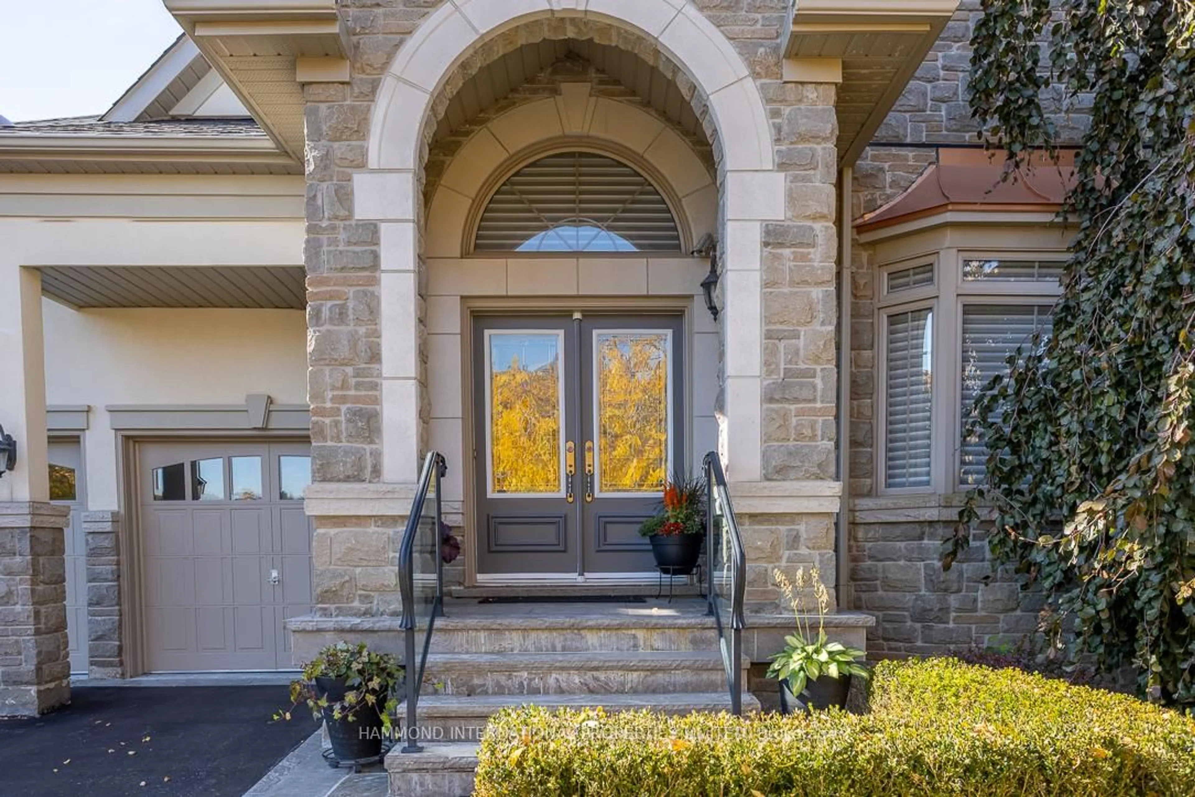Indoor entryway for 203 Hunterwood Chse, Vaughan Ontario L6A 4R2