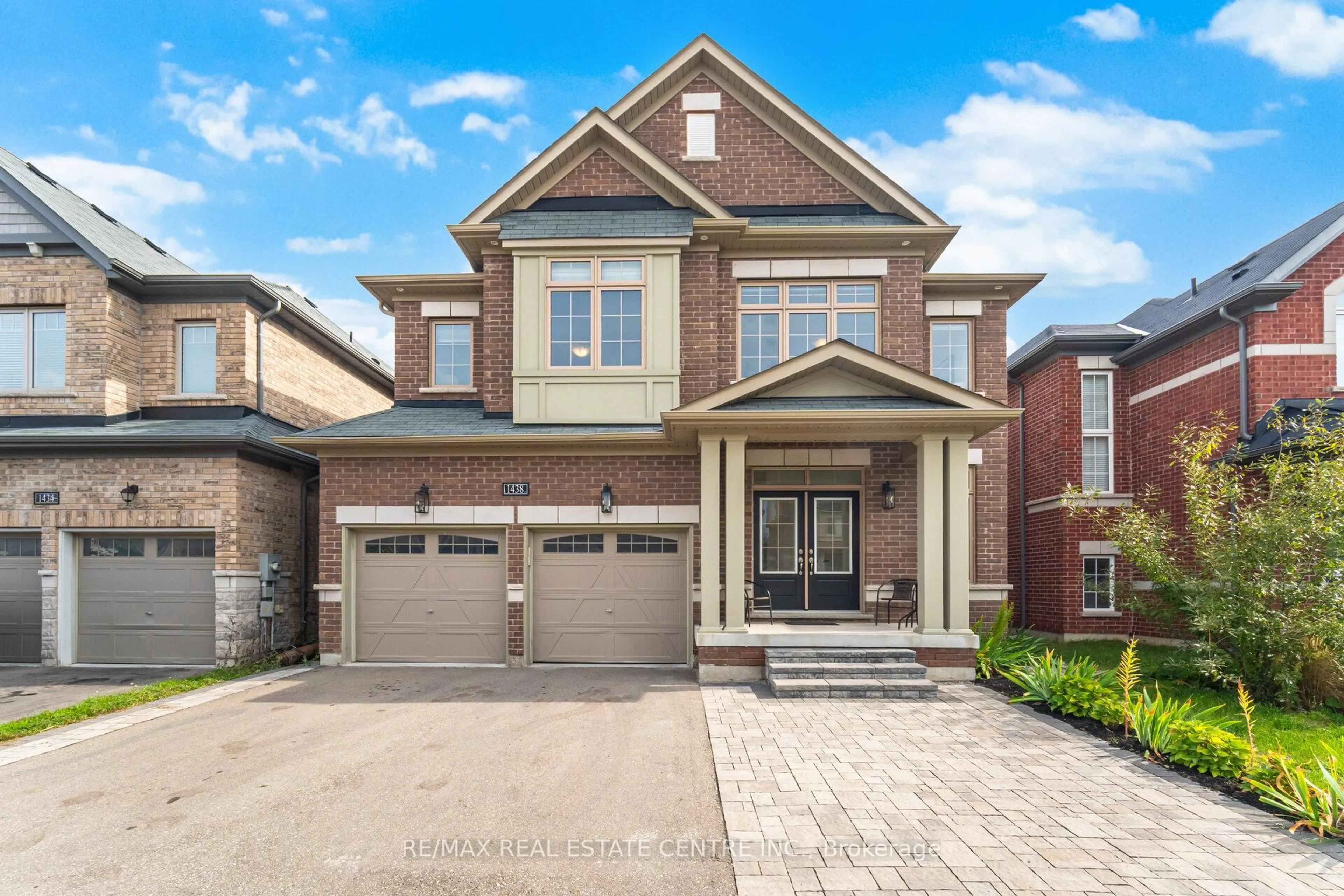 Home with brick exterior material, street for 1438 McRoberts Cres, Innisfil Ontario L9S 0J9