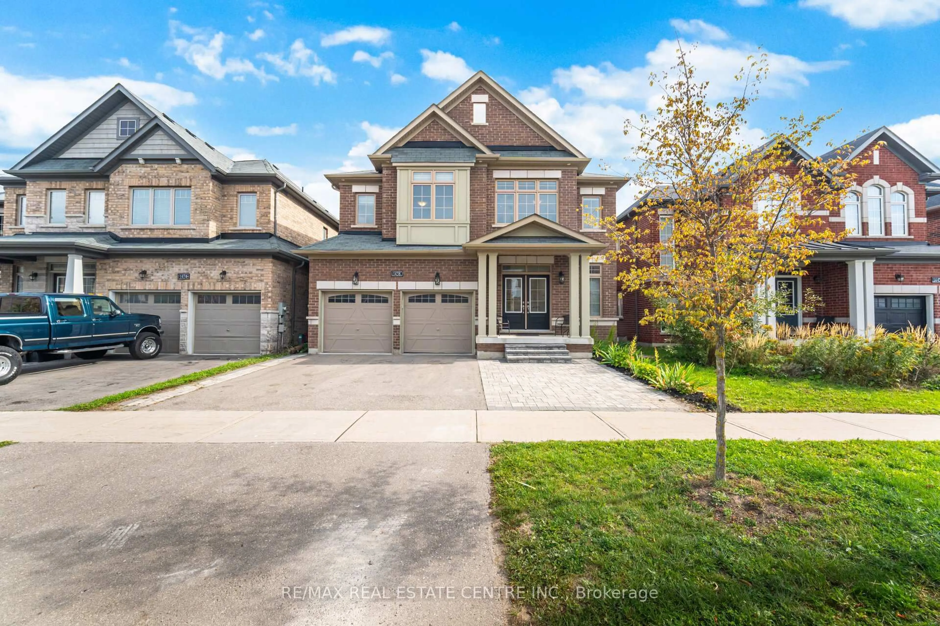 Home with brick exterior material, street for 1438 McRoberts Cres, Innisfil Ontario L9S 0J9