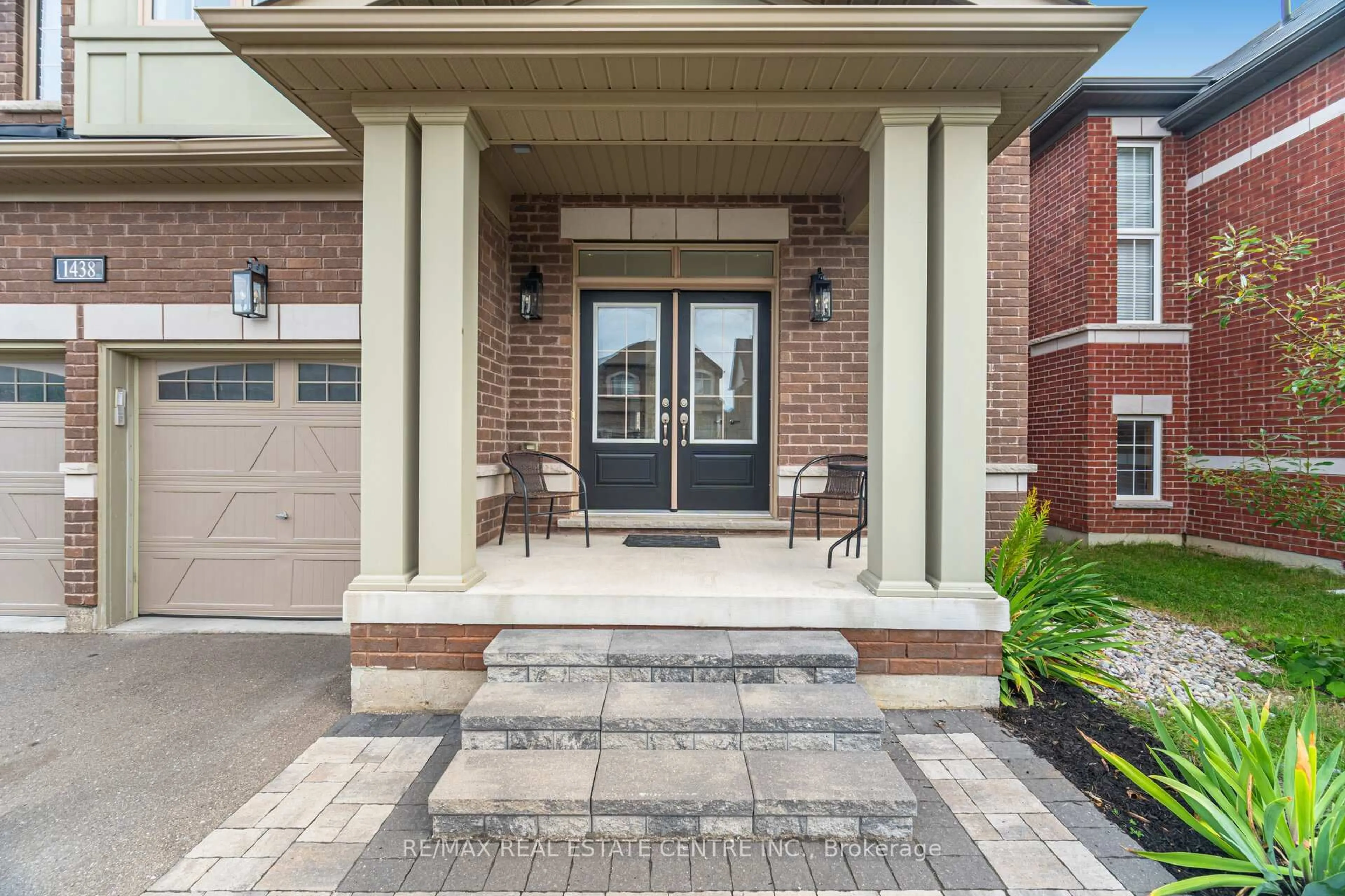 Home with brick exterior material, street for 1438 McRoberts Cres, Innisfil Ontario L9S 0J9
