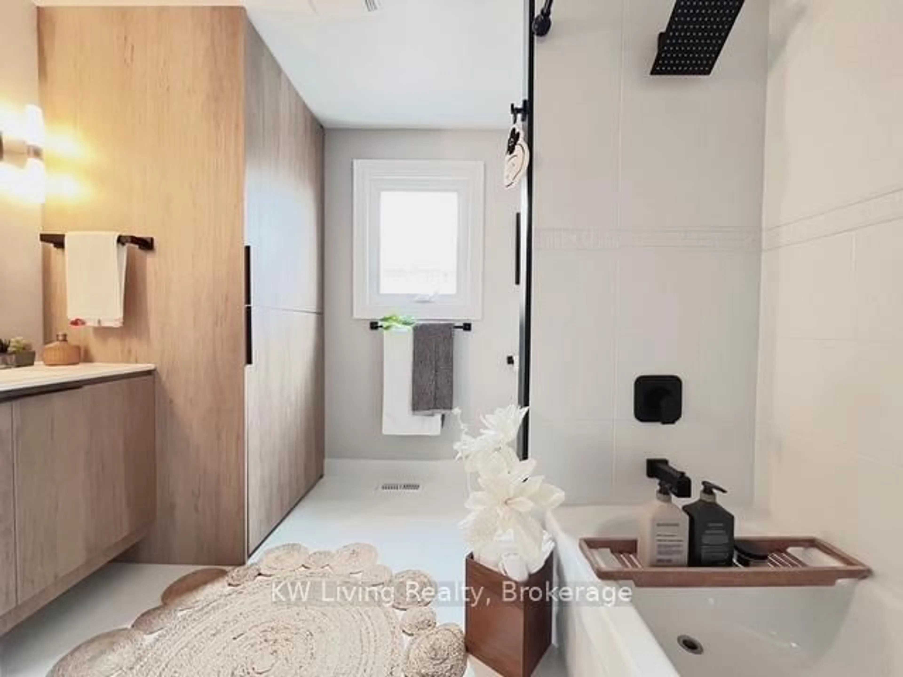 Contemporary bathroom, ceramic/tile floor for 38 Coledale Rd, Markham Ontario L3R 7W9
