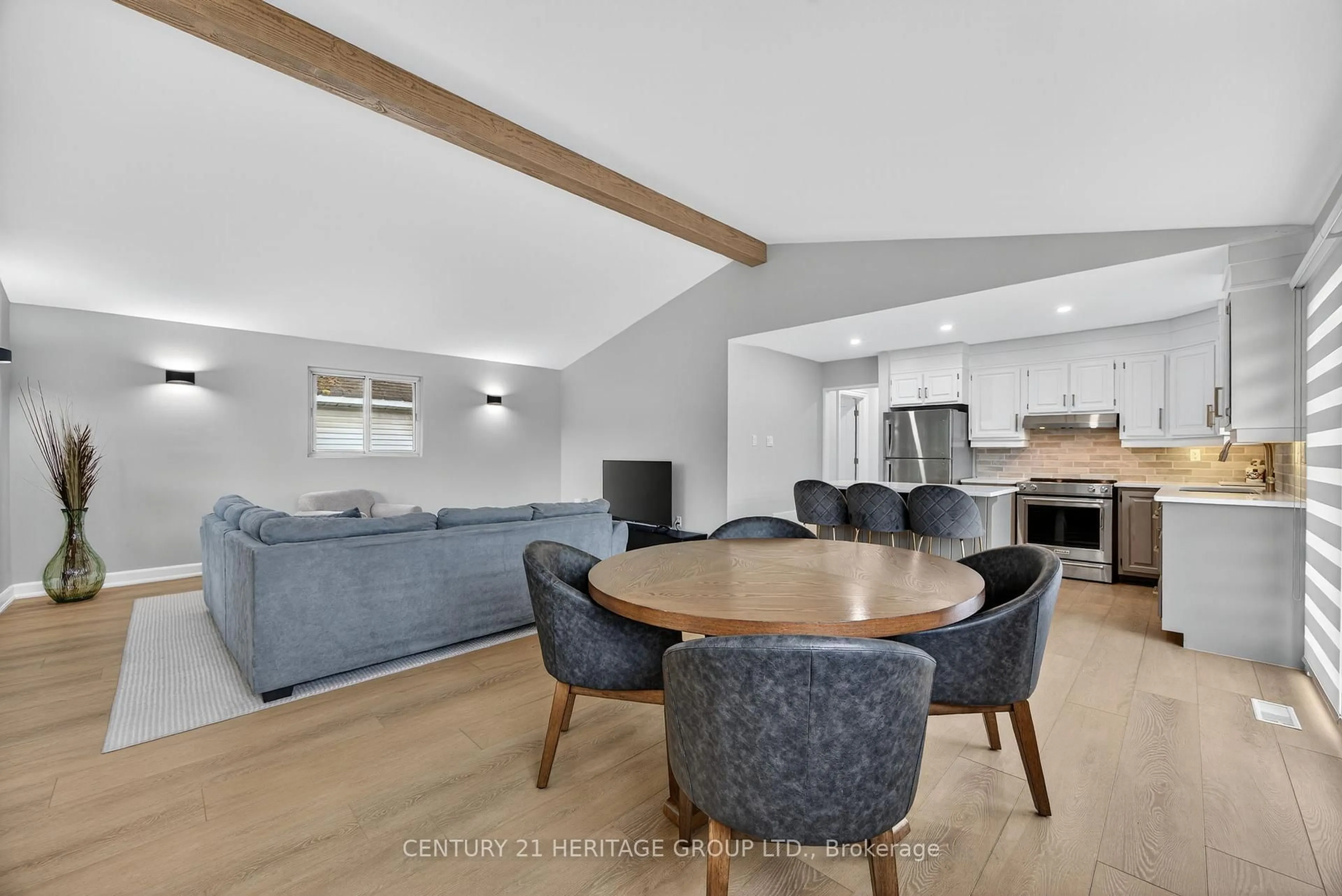 Open concept kitchen, unknown for 1282 Temple Ave, Innisfil Ontario L0L 1C0