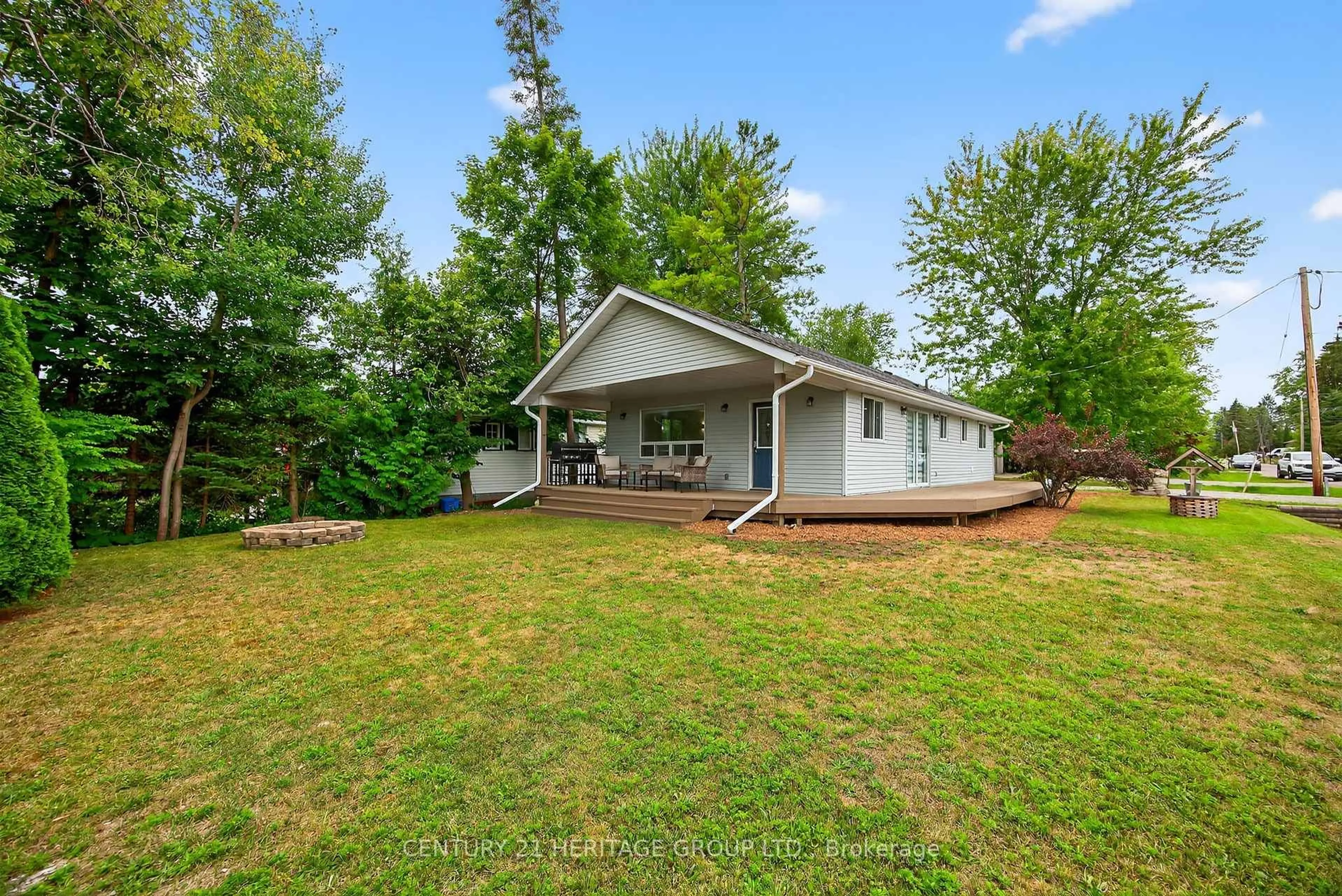 A pic from outside/outdoor area/front of a property/back of a property/a pic from drone, water/lake/river/ocean view for 1282 Temple Ave, Innisfil Ontario L0L 1C0