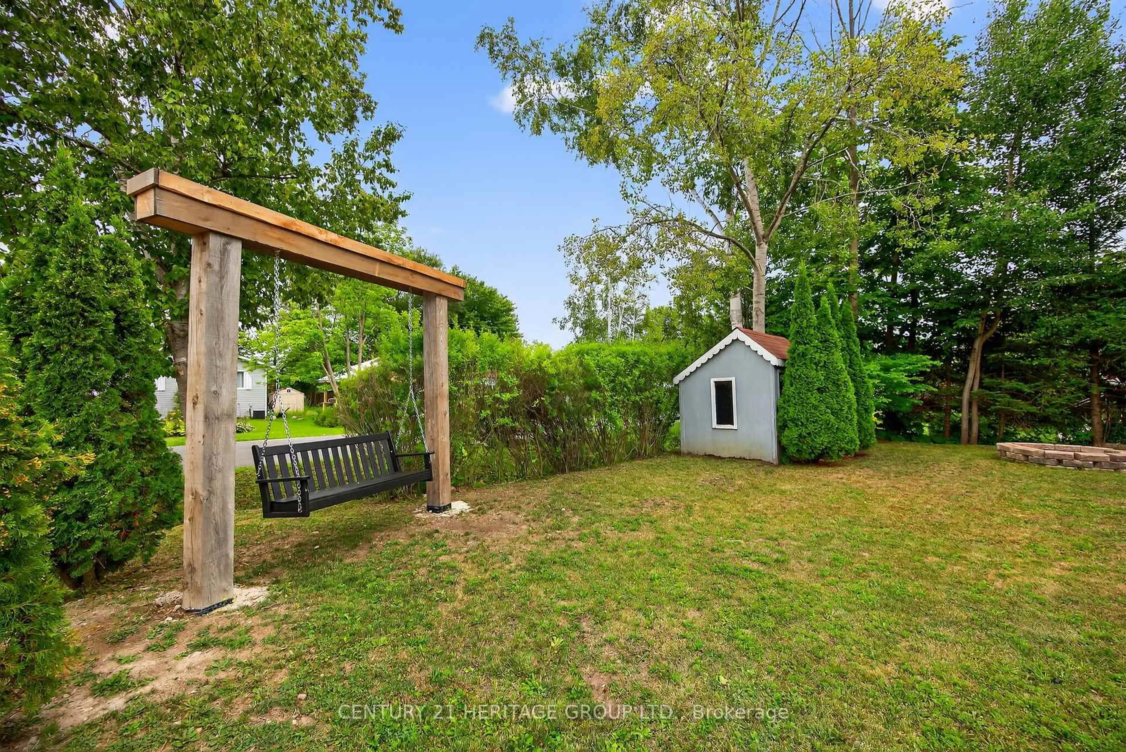 Patio, forest/trees view for 1282 Temple Ave, Innisfil Ontario L0L 1C0