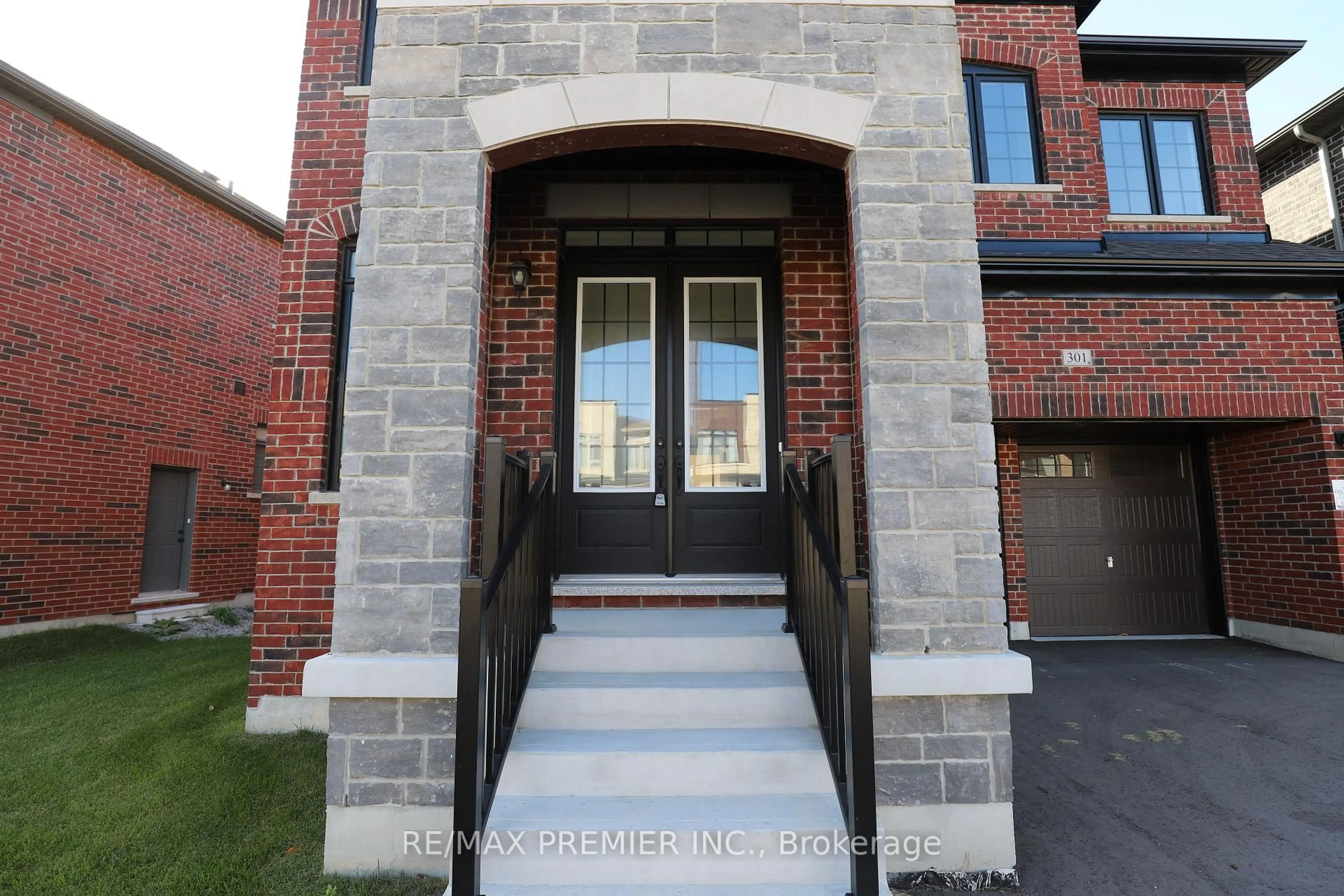 Home with brick exterior material, street for 301 Wesmina Ave, Whitchurch-Stouffville Ontario L4A 5C2