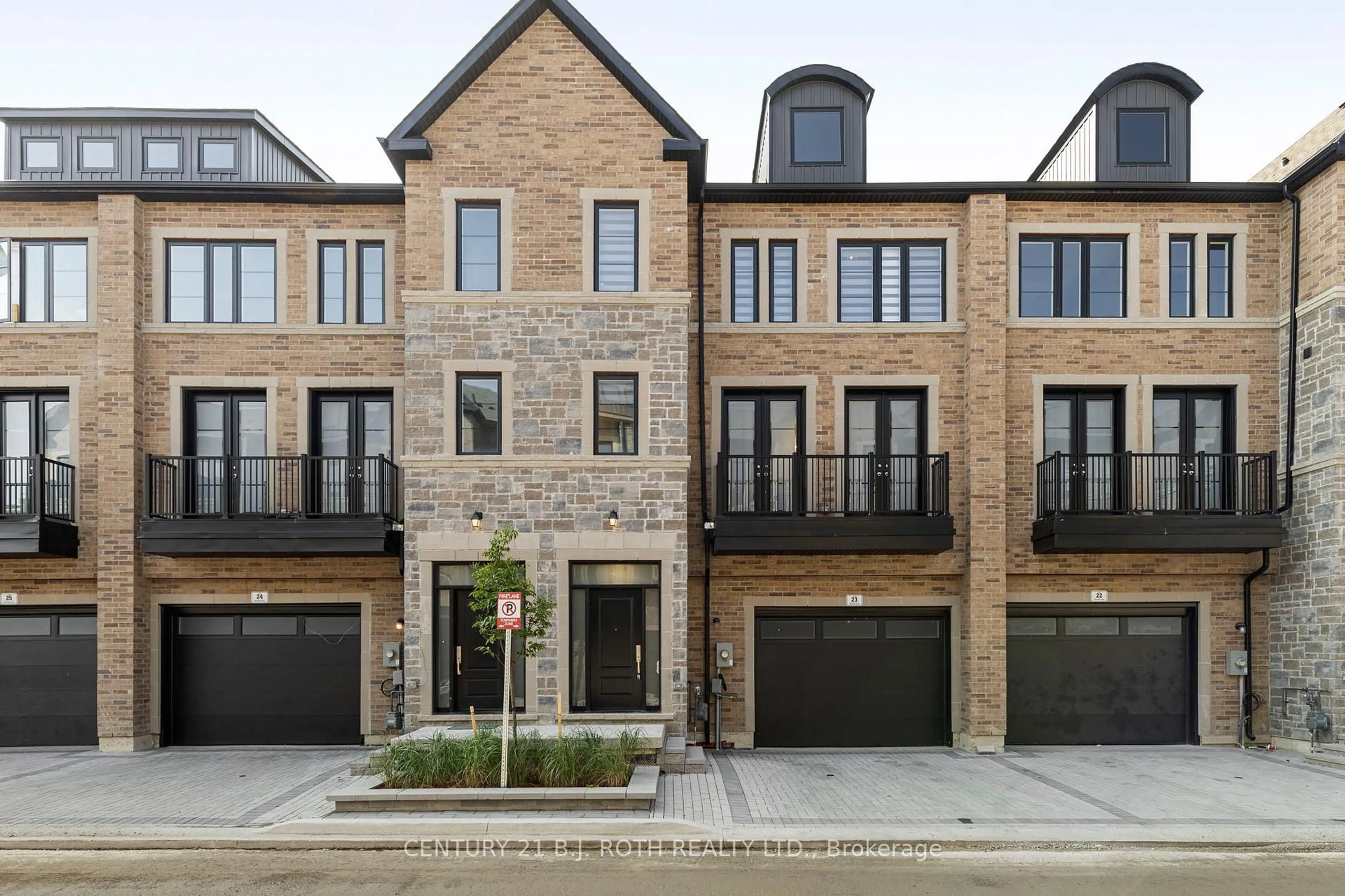 Home with brick exterior material, street for 260 Eagle St #23, Newmarket Ontario L3Y 1K1