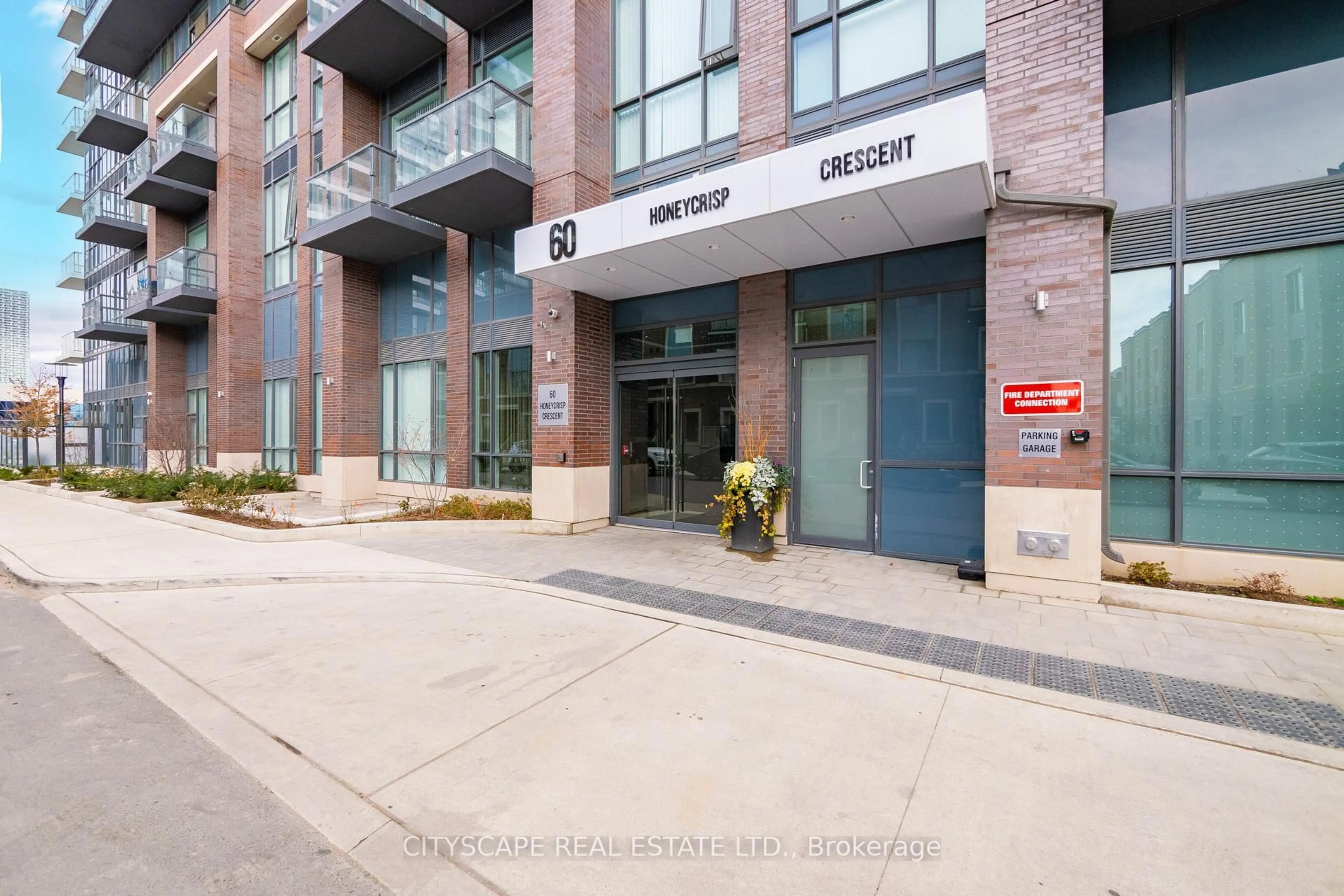 Indoor foyer for 60 Honeycrisp Cres #210, Vaughan Ontario L4K 0N5