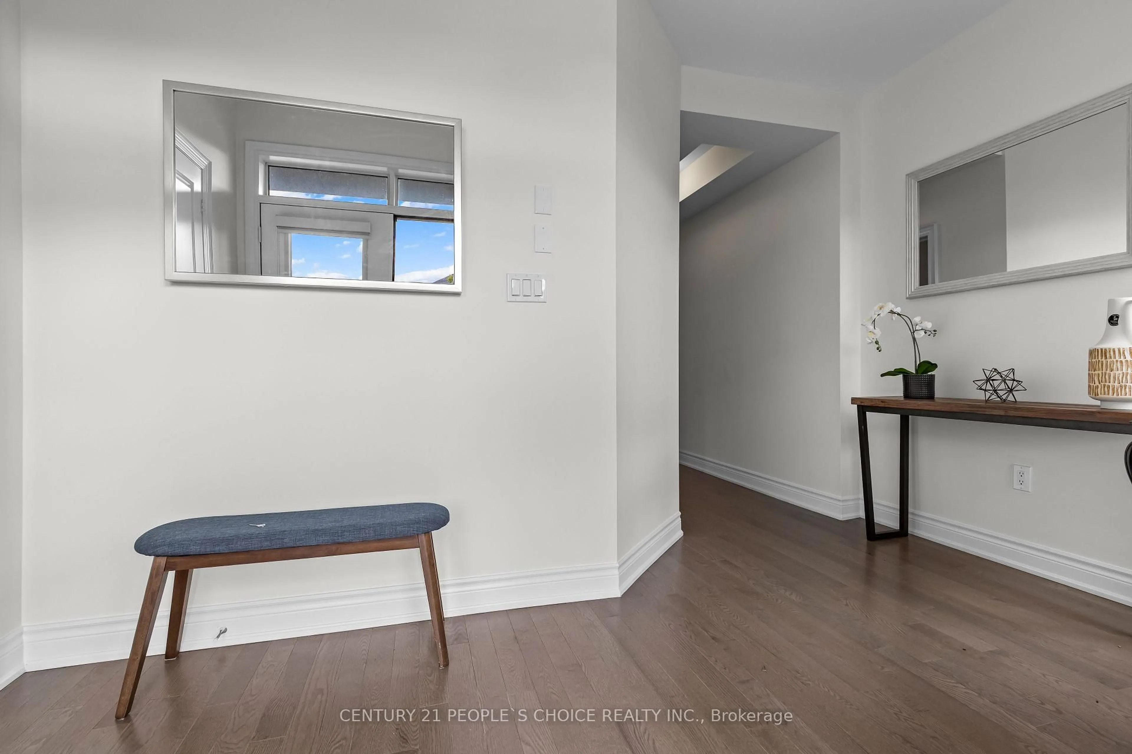 Indoor entryway for 52 Coldwell Bay Circ, Vaughan Ontario L0J 1C0