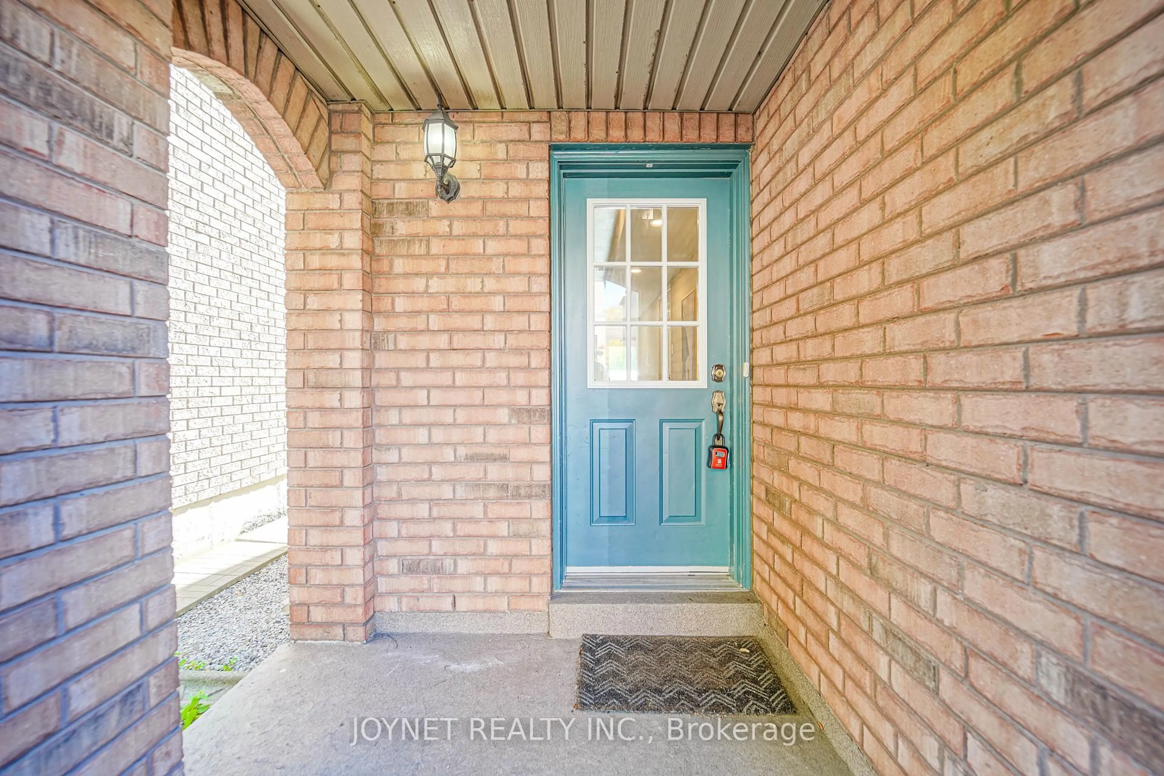 Indoor entryway for 243 Yellowood Circ, Vaughan Ontario L4J 8M2