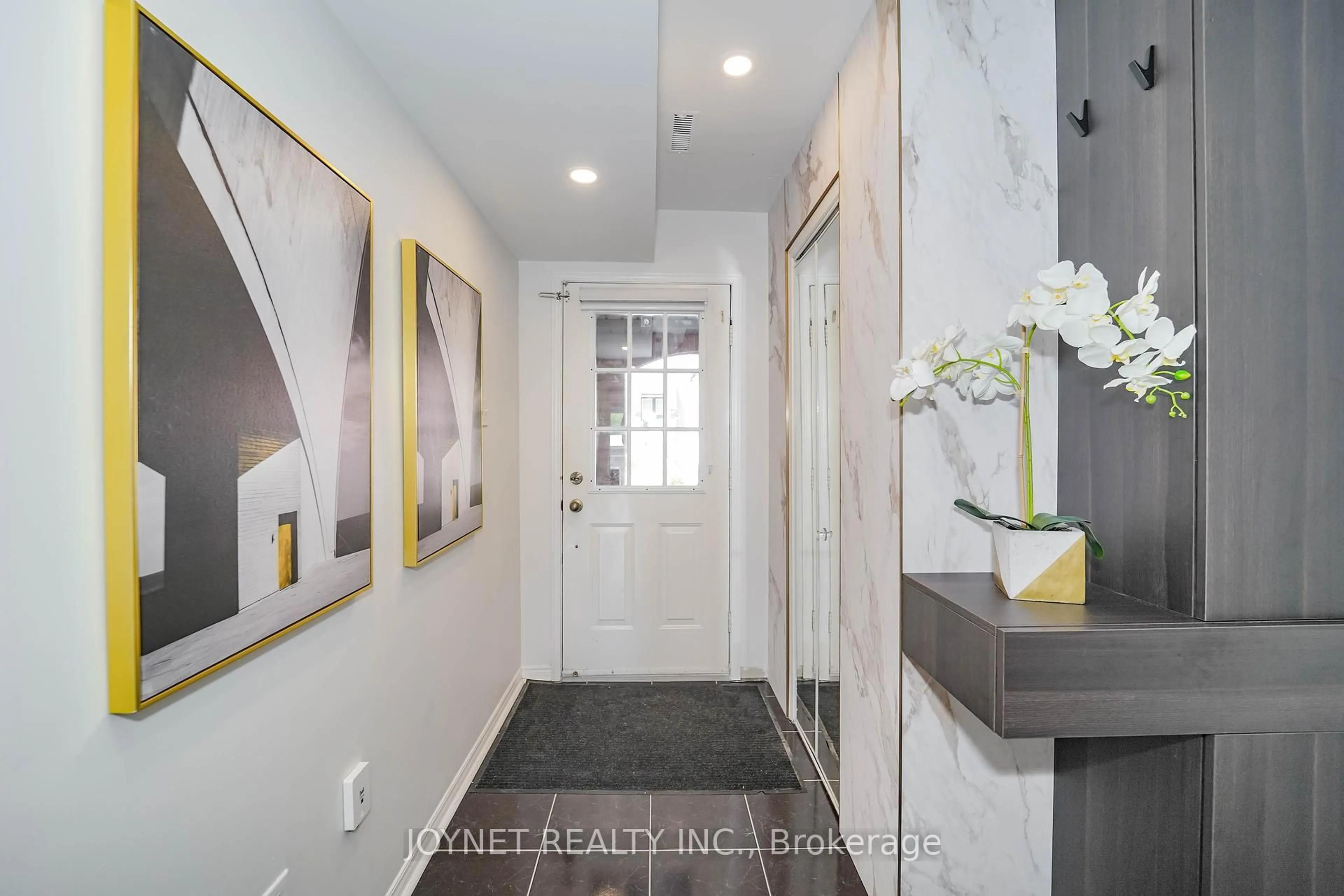 Indoor entryway for 243 Yellowood Circ, Vaughan Ontario L4J 8M2