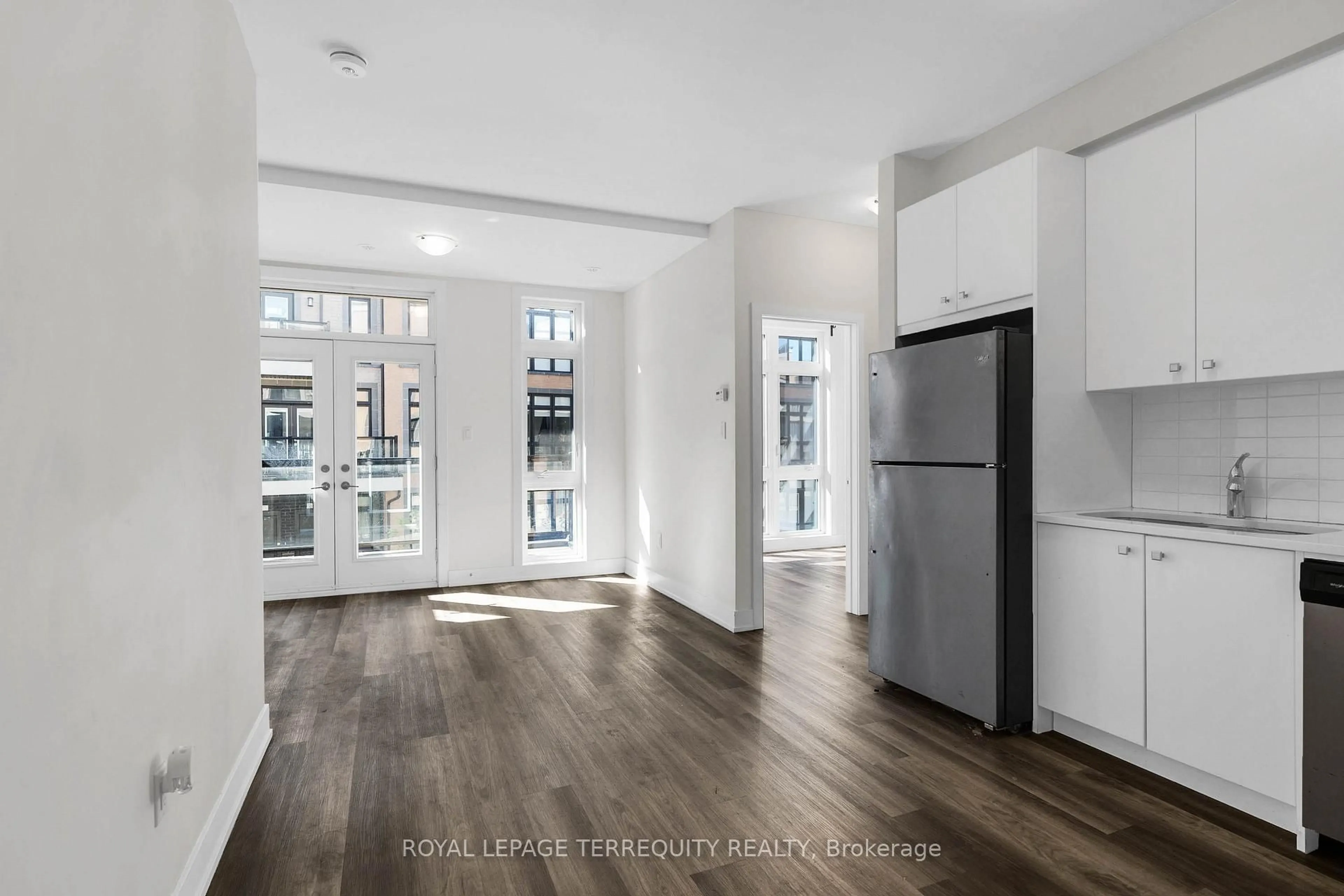 Open concept kitchen, unknown for 8 Sayers Lane #17, Richmond Hill Ontario L4E 1J4