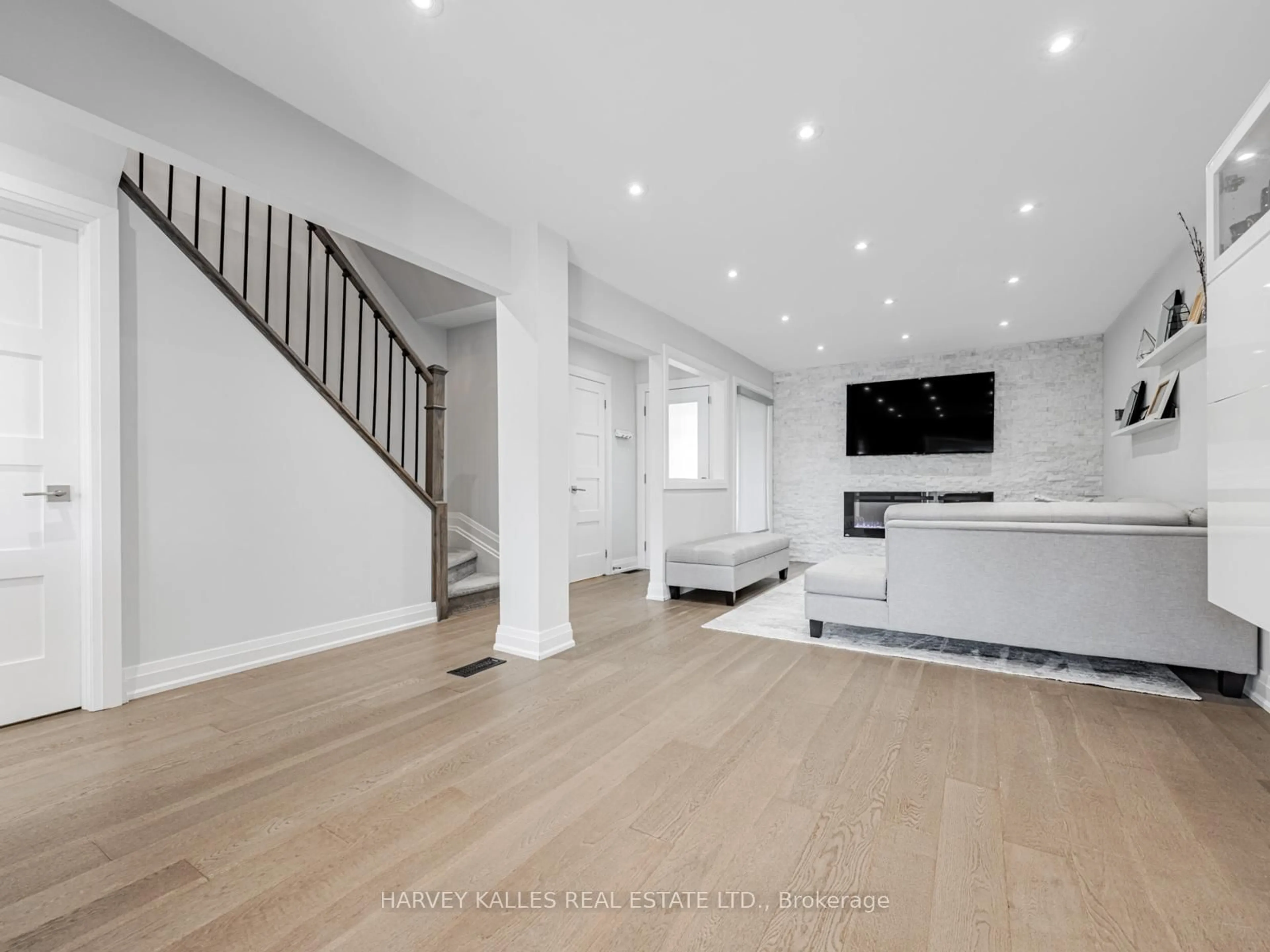Unknown for 106 Bay Hill Dr, Vaughan Ontario L4K 1G9