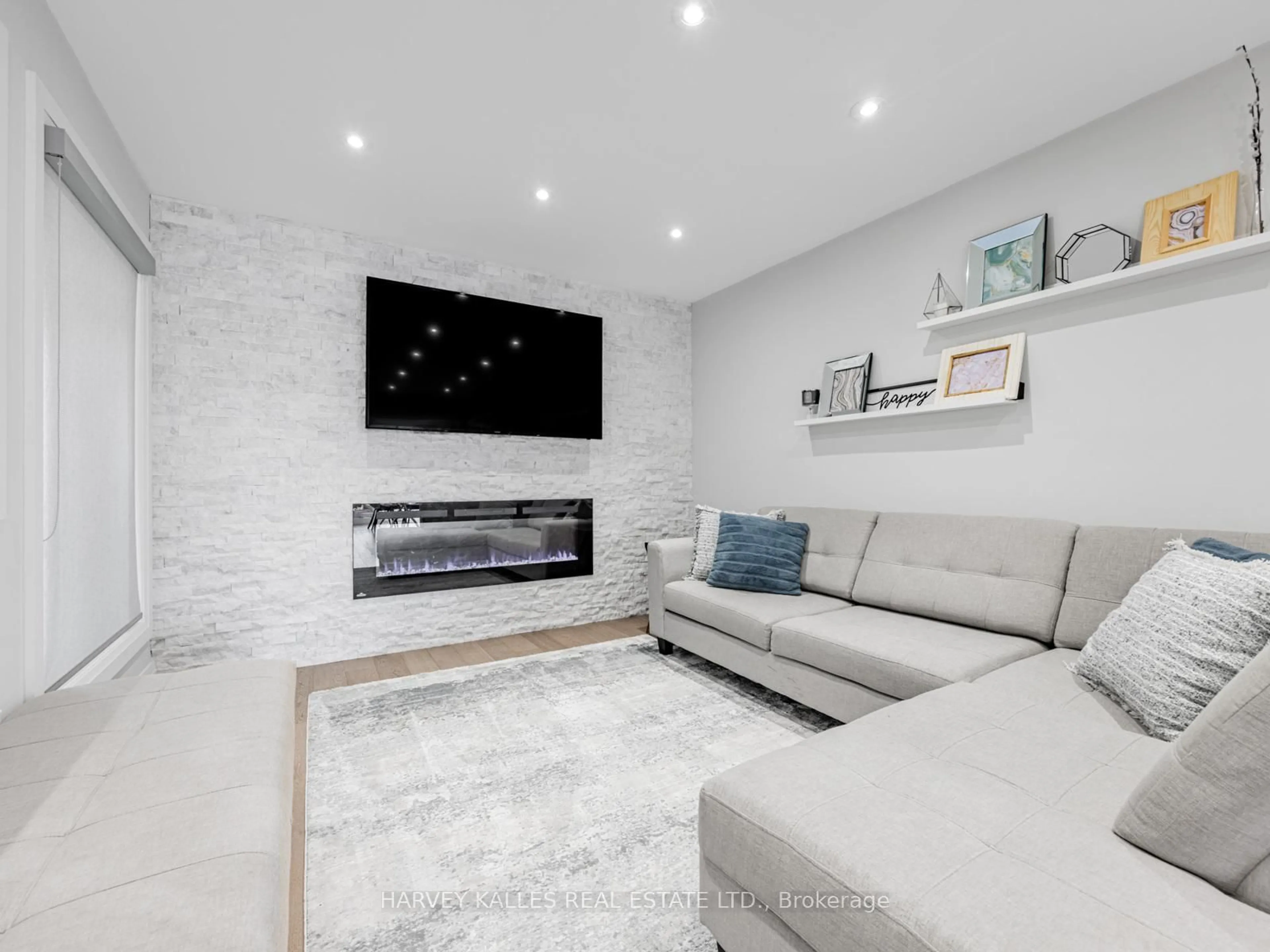 Living room with furniture, unknown for 106 Bay Hill Dr, Vaughan Ontario L4K 1G9
