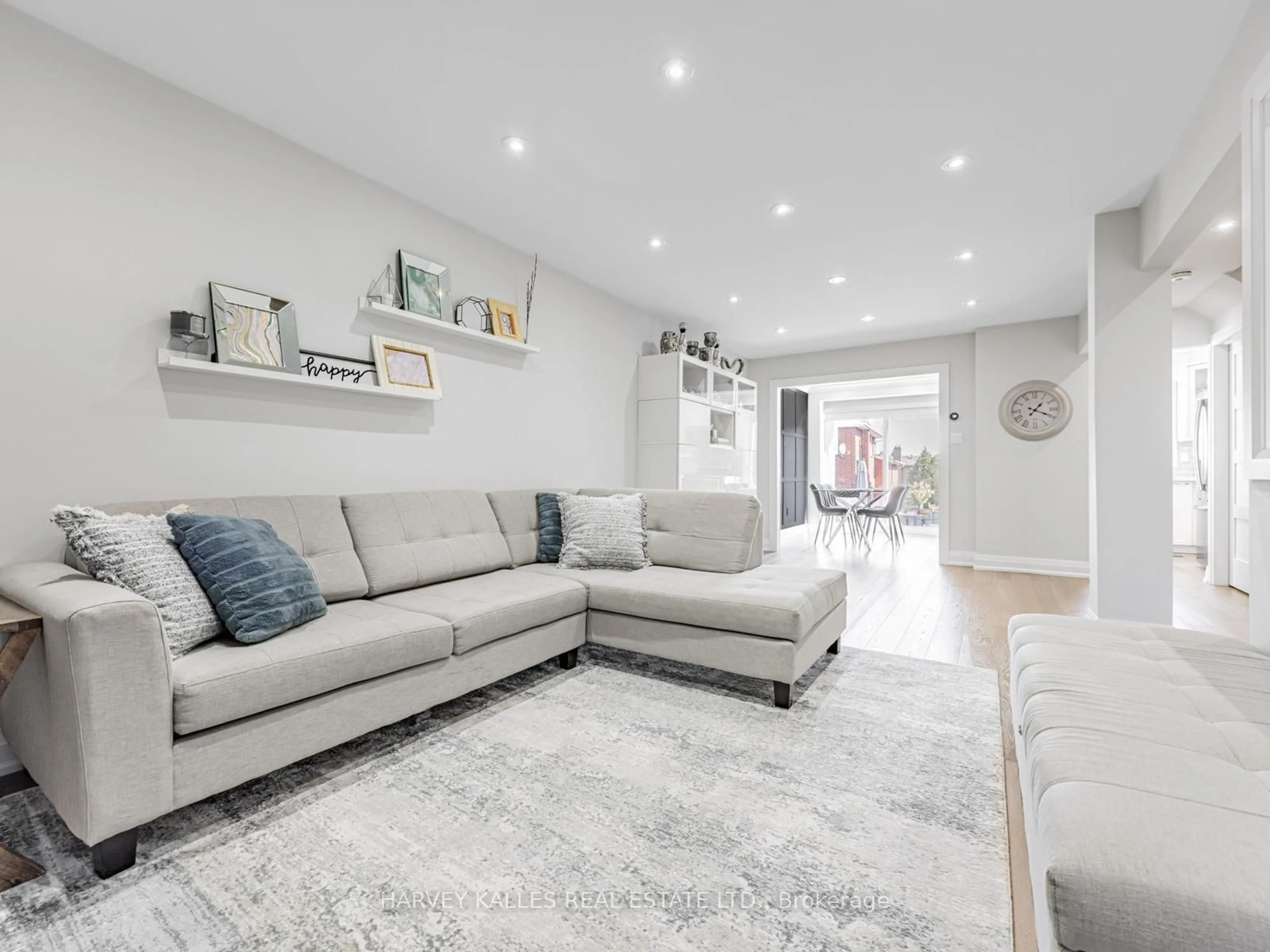 Living room with furniture, unknown for 106 Bay Hill Dr, Vaughan Ontario L4K 1G9