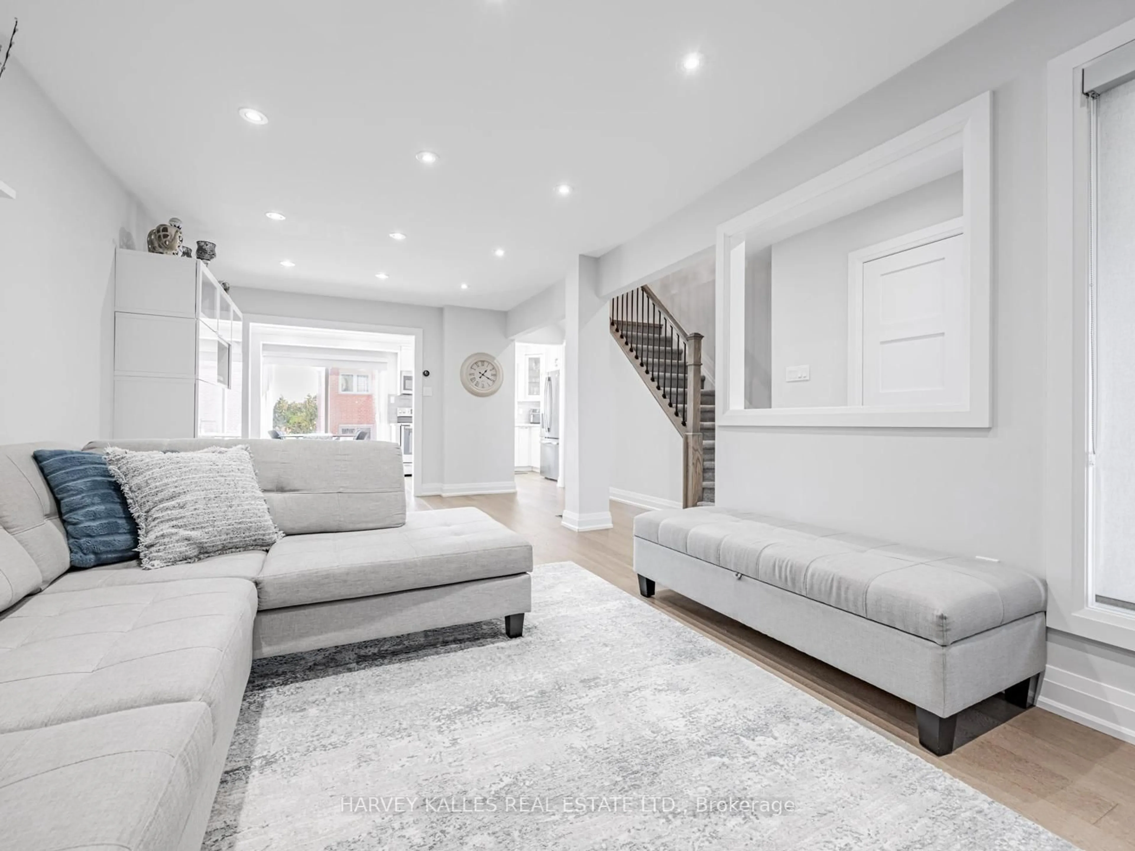 Living room with furniture, unknown for 106 Bay Hill Dr, Vaughan Ontario L4K 1G9