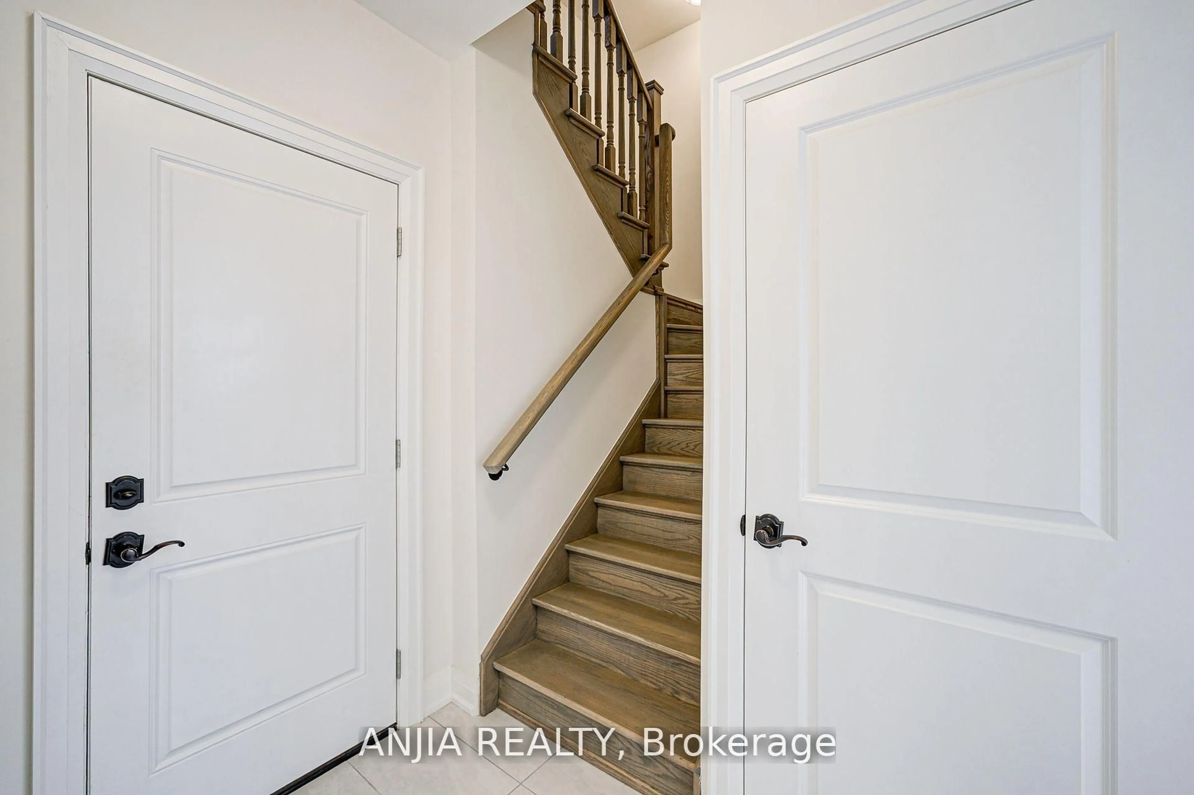 Indoor entryway for 7 Bright Terrace Way, Markham Ontario L6C 3L5