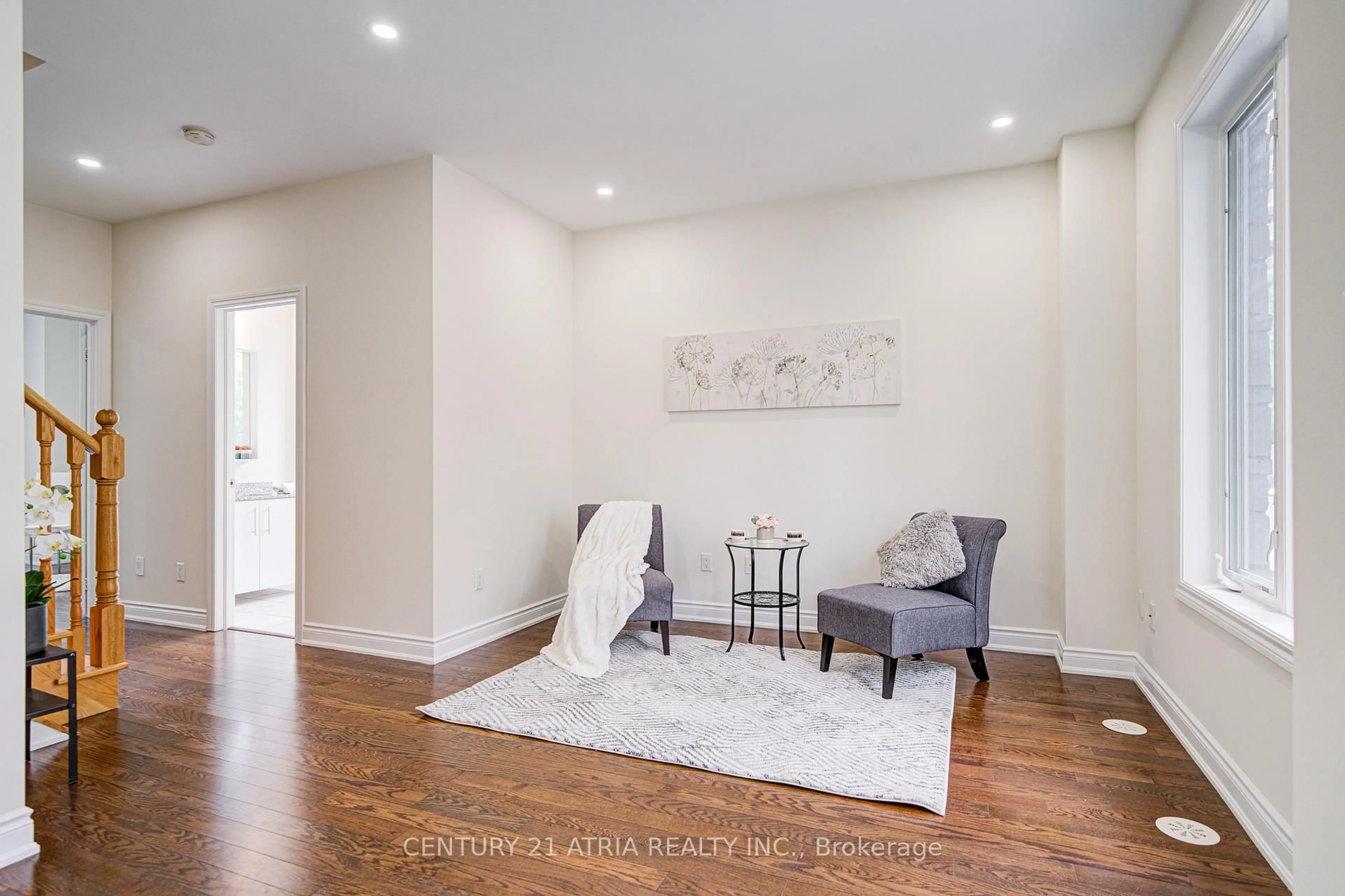 Indoor entryway for 215 South park Rd, Markham Ontario L3T 0B6