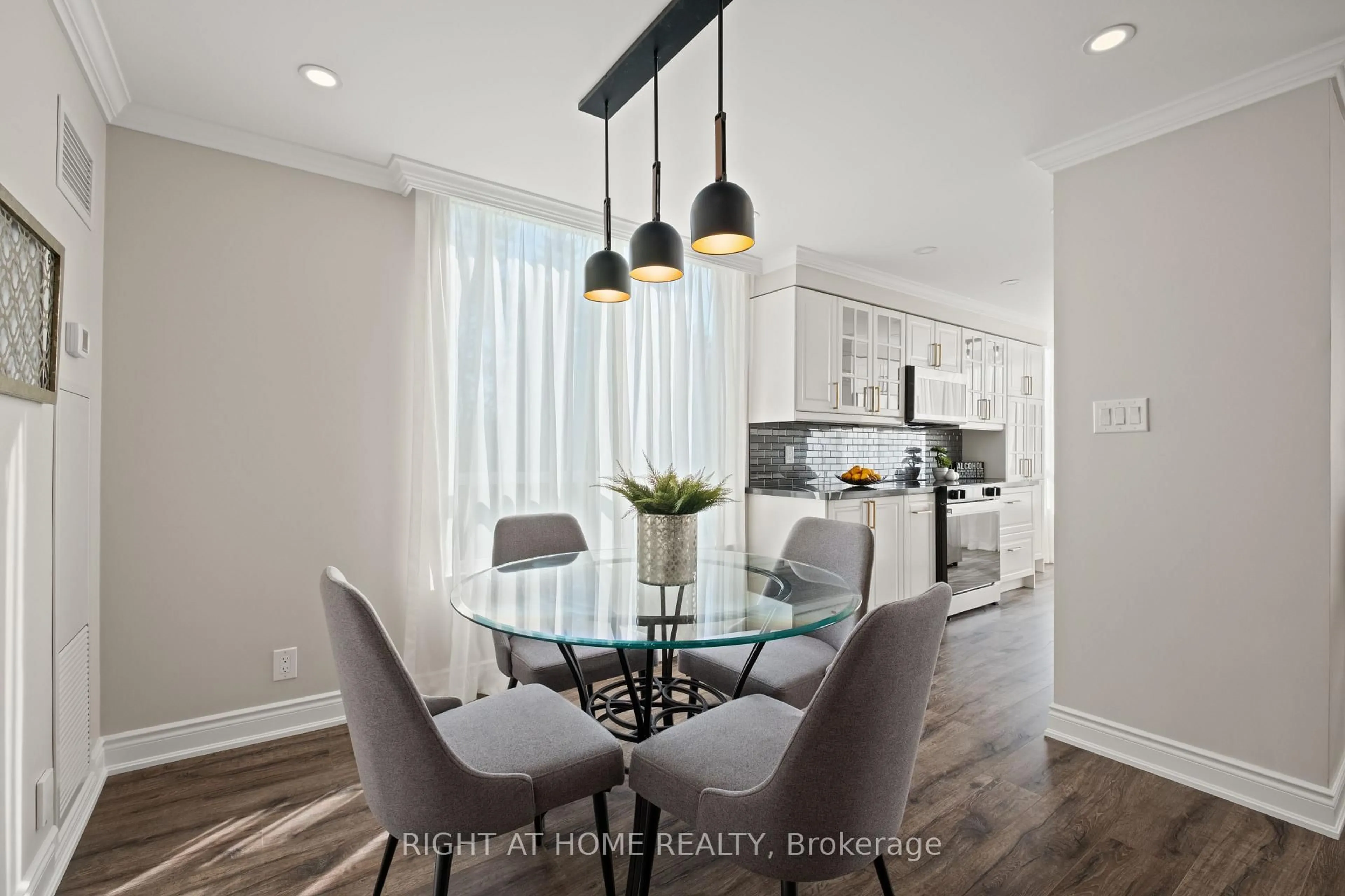 Unknown for 120 Promenade Circ #307, Vaughan Ontario L4J 7W9