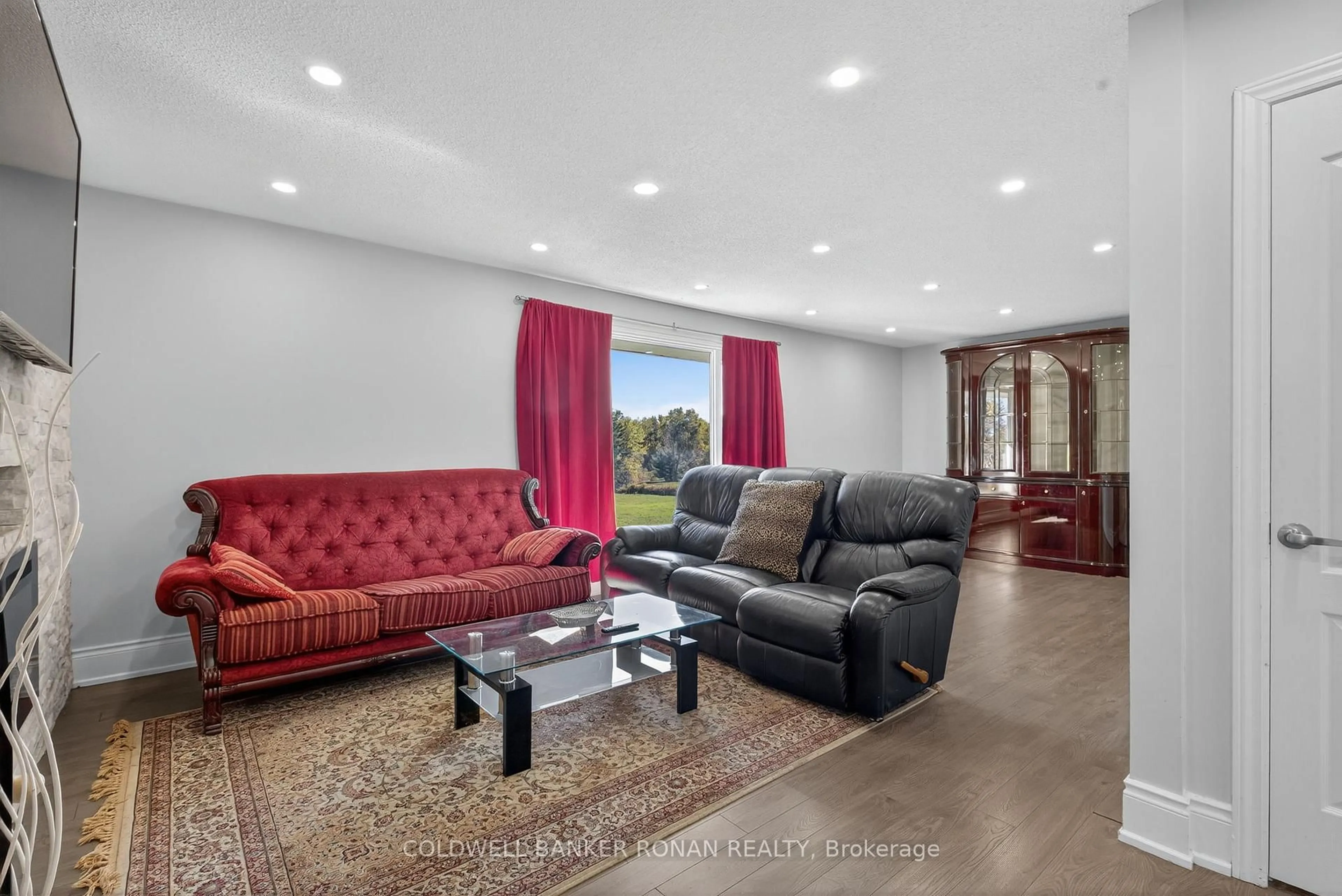 Living room with furniture, unknown for 5697 2nd Line, New Tecumseth Ontario L0G 1T0