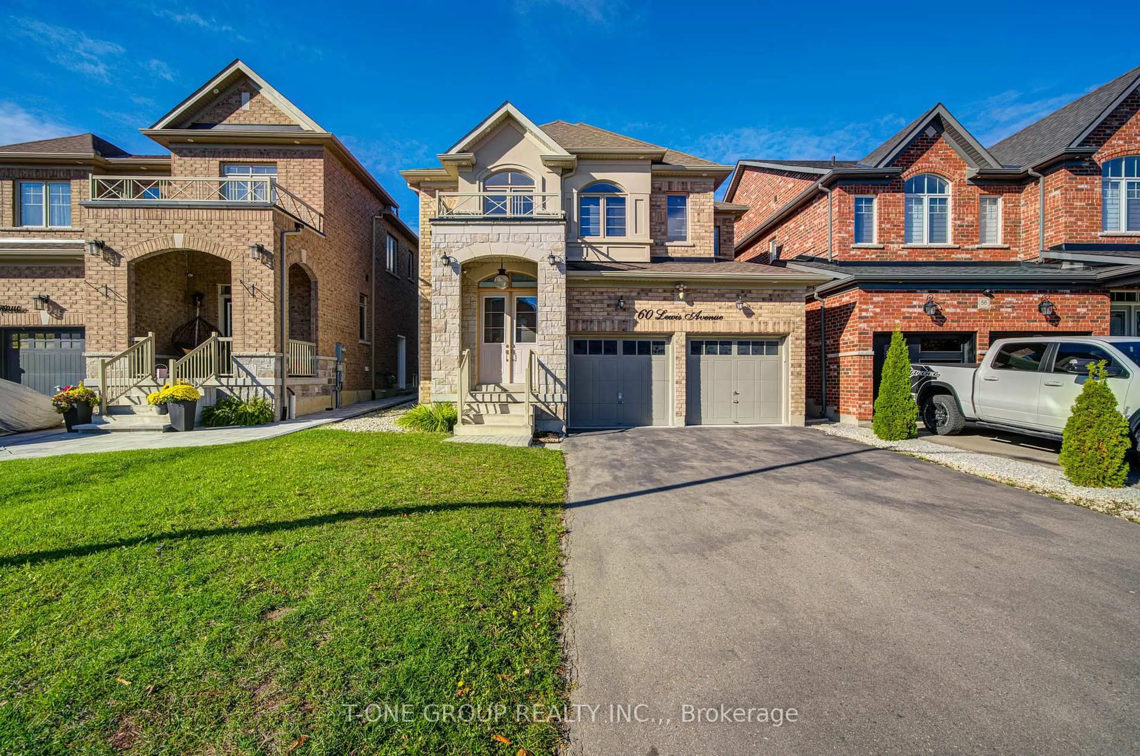 Home with brick exterior material, street for 60 LEWIS Ave, Bradford West Gwillimbury Ontario L3Z 0X2