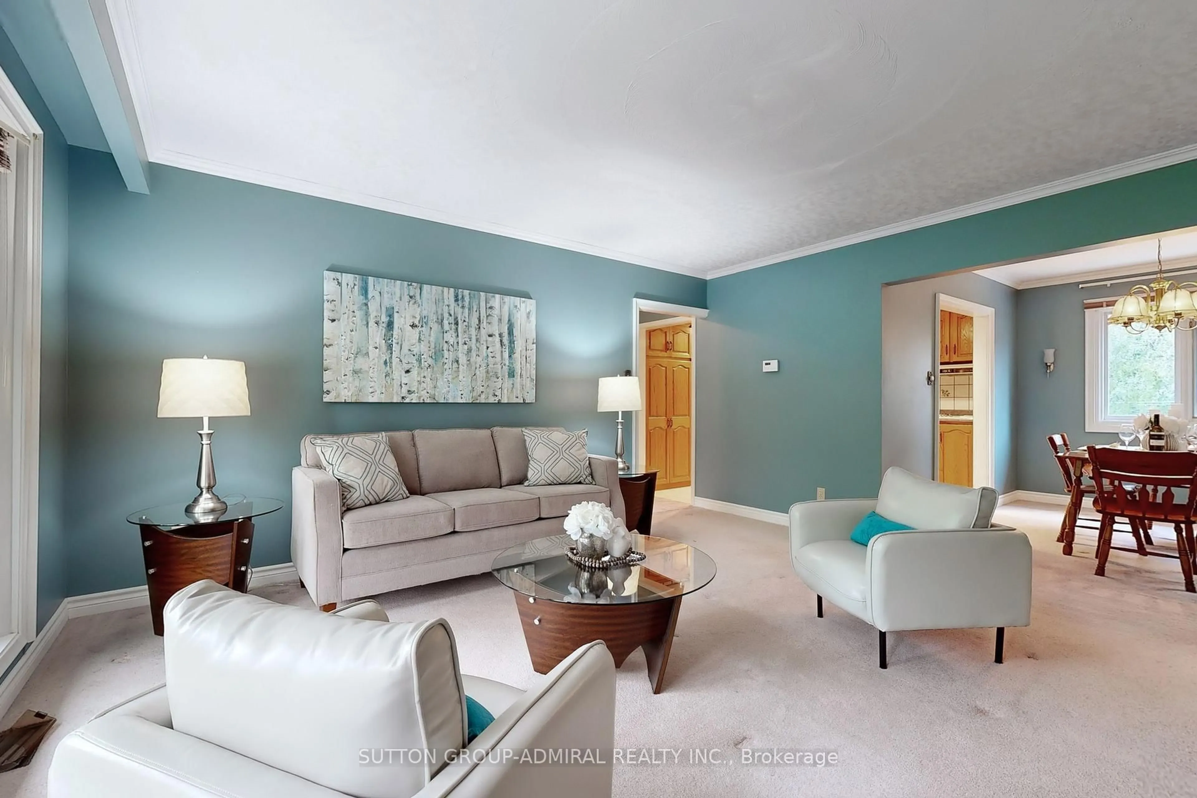 Living room with furniture, unknown for 78 Belfry Dr, Newmarket Ontario L3Y 3G1