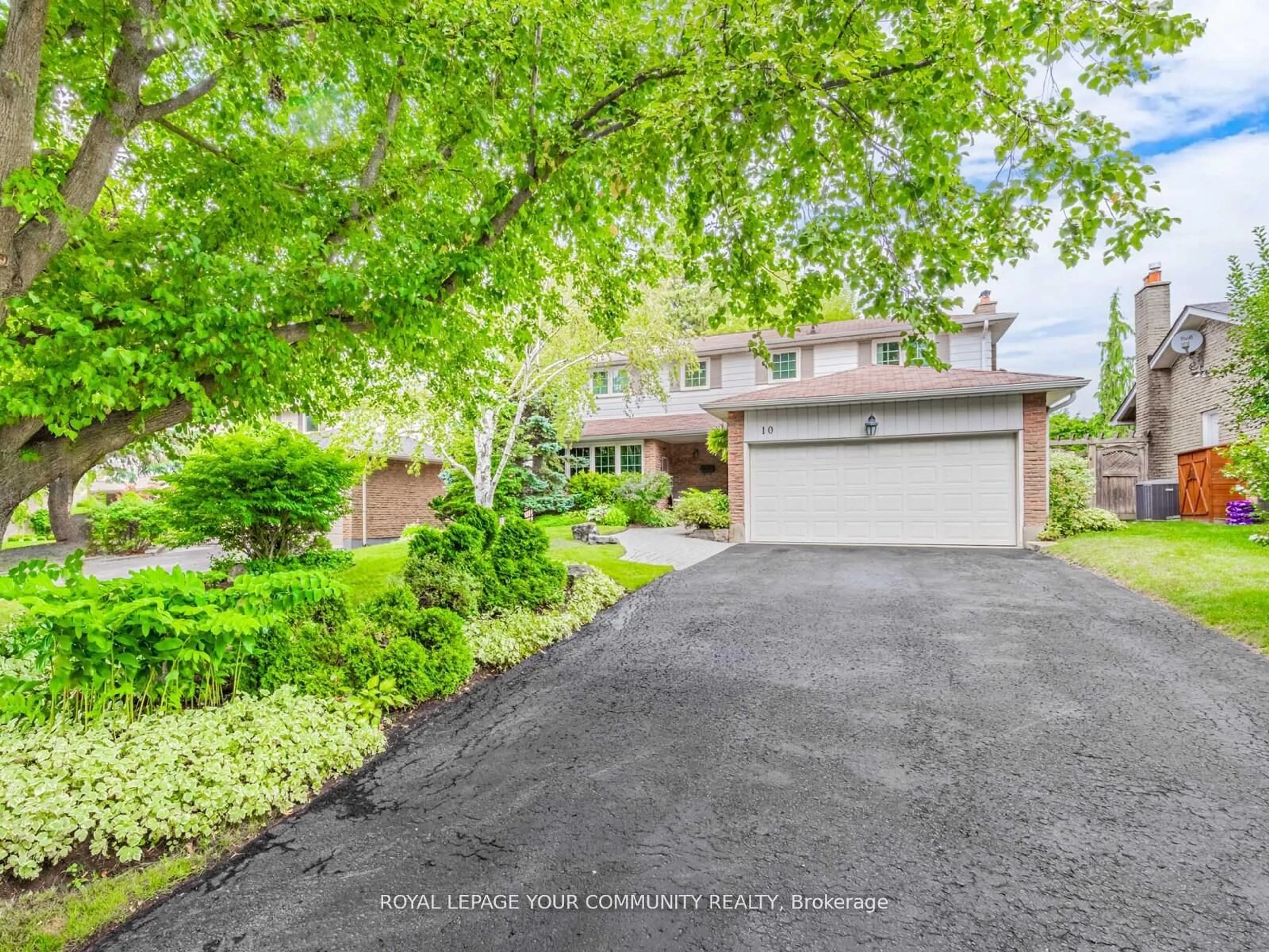 A pic from outside/outdoor area/front of a property/back of a property/a pic from drone, street for 10 Banquo Rd, Markham Ontario L3T 3H1