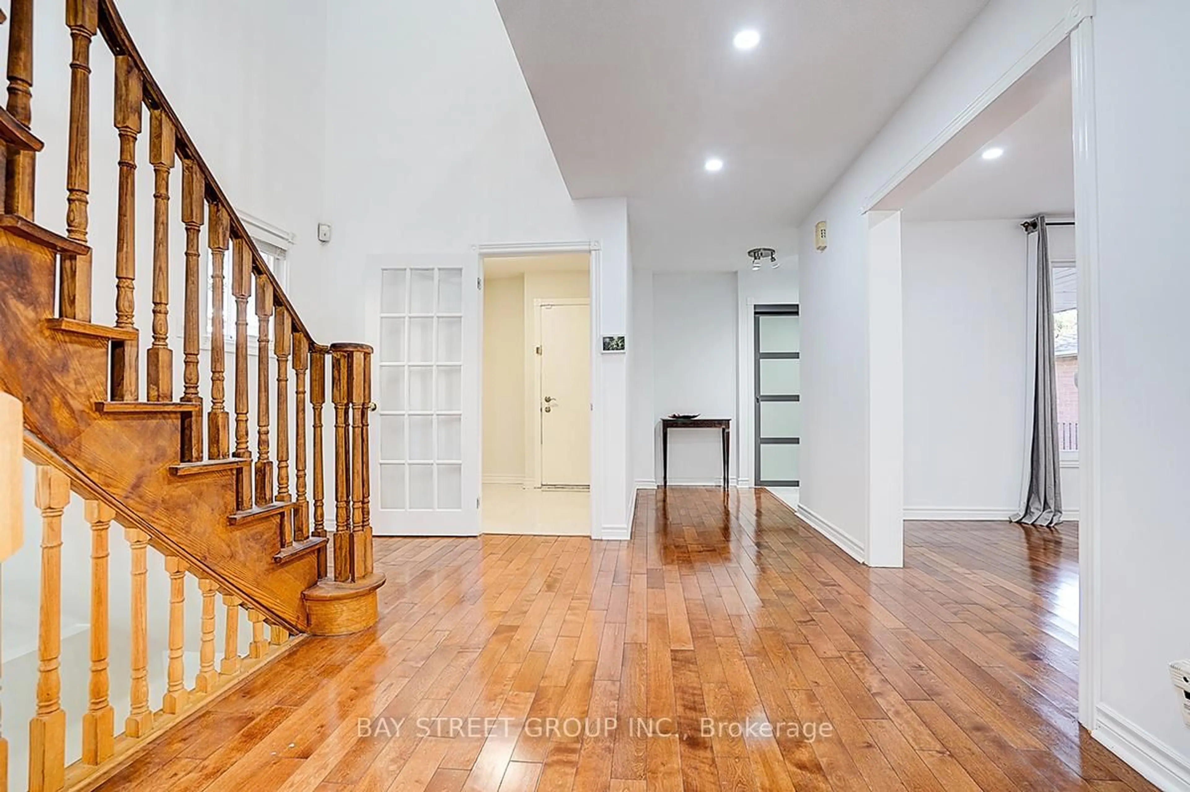 Indoor foyer for 8 Muster Crt, Markham Ontario L3R 9G5