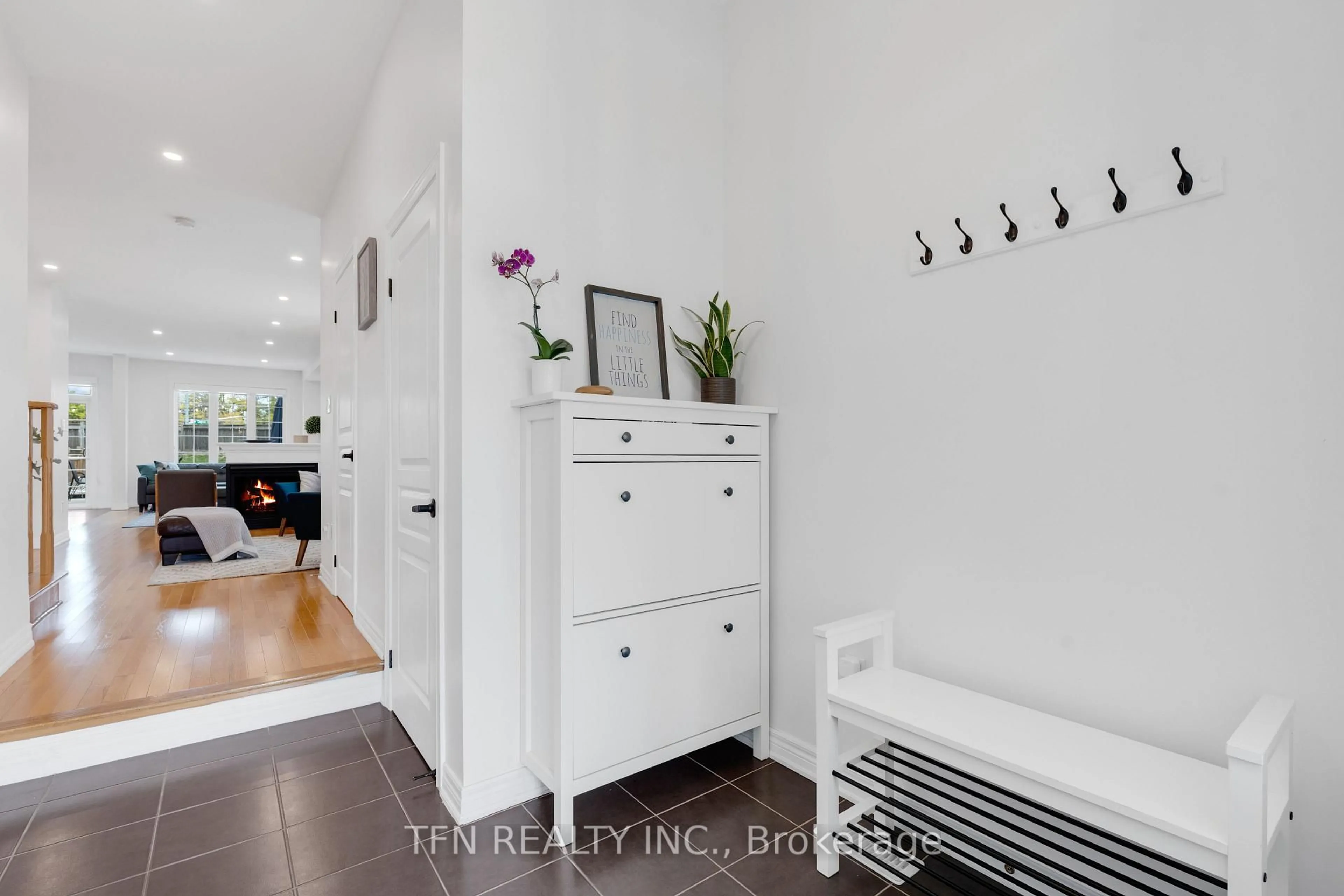 Indoor entryway for 30 Haskett Dr, Markham Ontario L6B 0S9