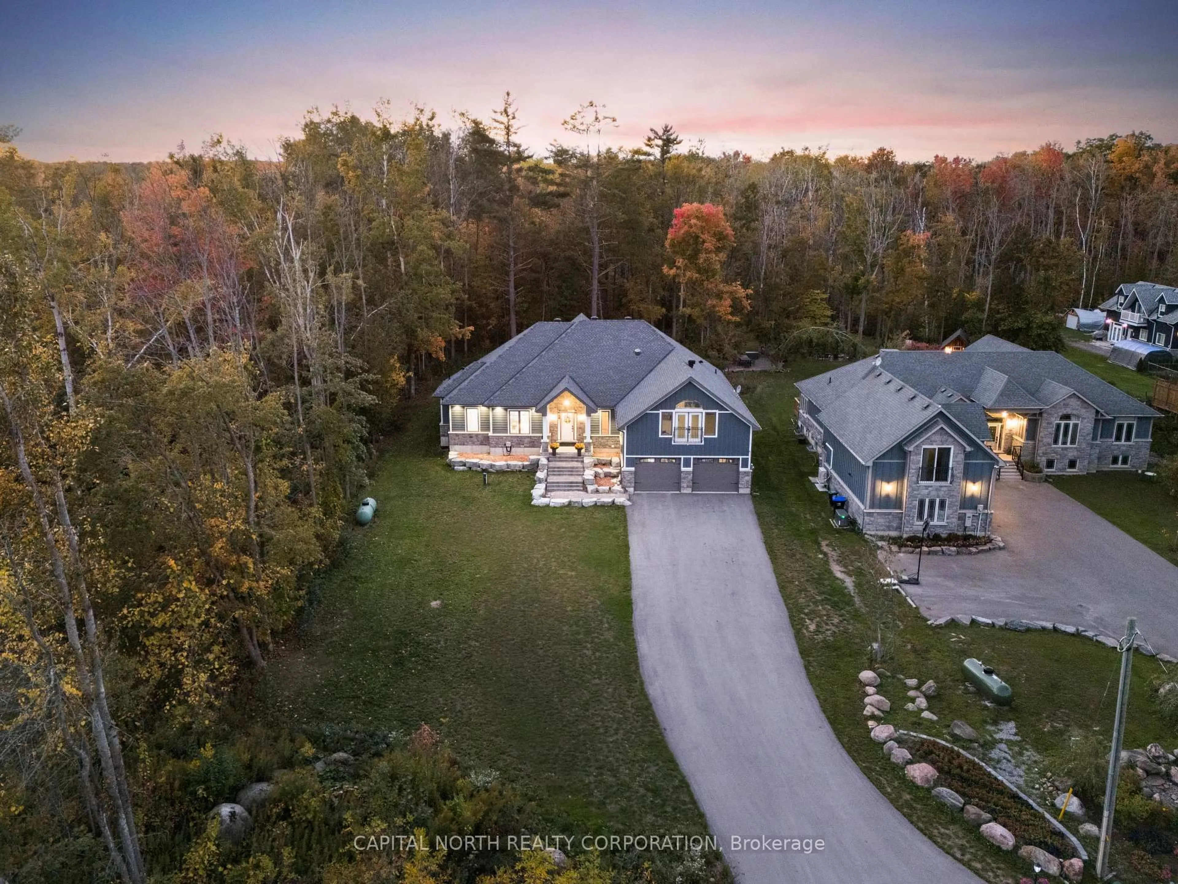 A pic from outside/outdoor area/front of a property/back of a property/a pic from drone, unknown for 3496 Crescent Harbour Rd, Innisfil Ontario L9S 2Y8