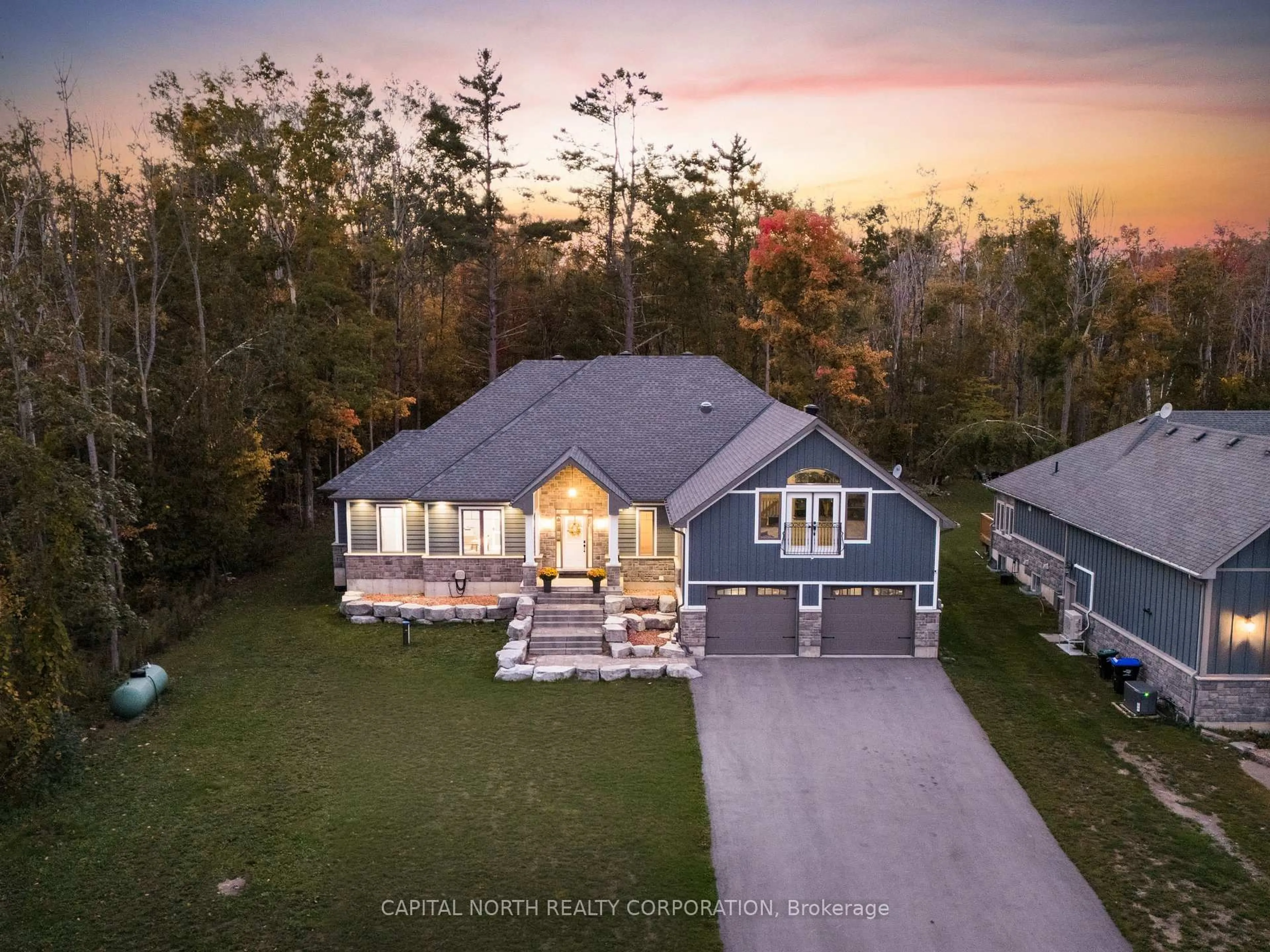 A pic from outside/outdoor area/front of a property/back of a property/a pic from drone, unknown for 3496 Crescent Harbour Rd, Innisfil Ontario L9S 2Y8