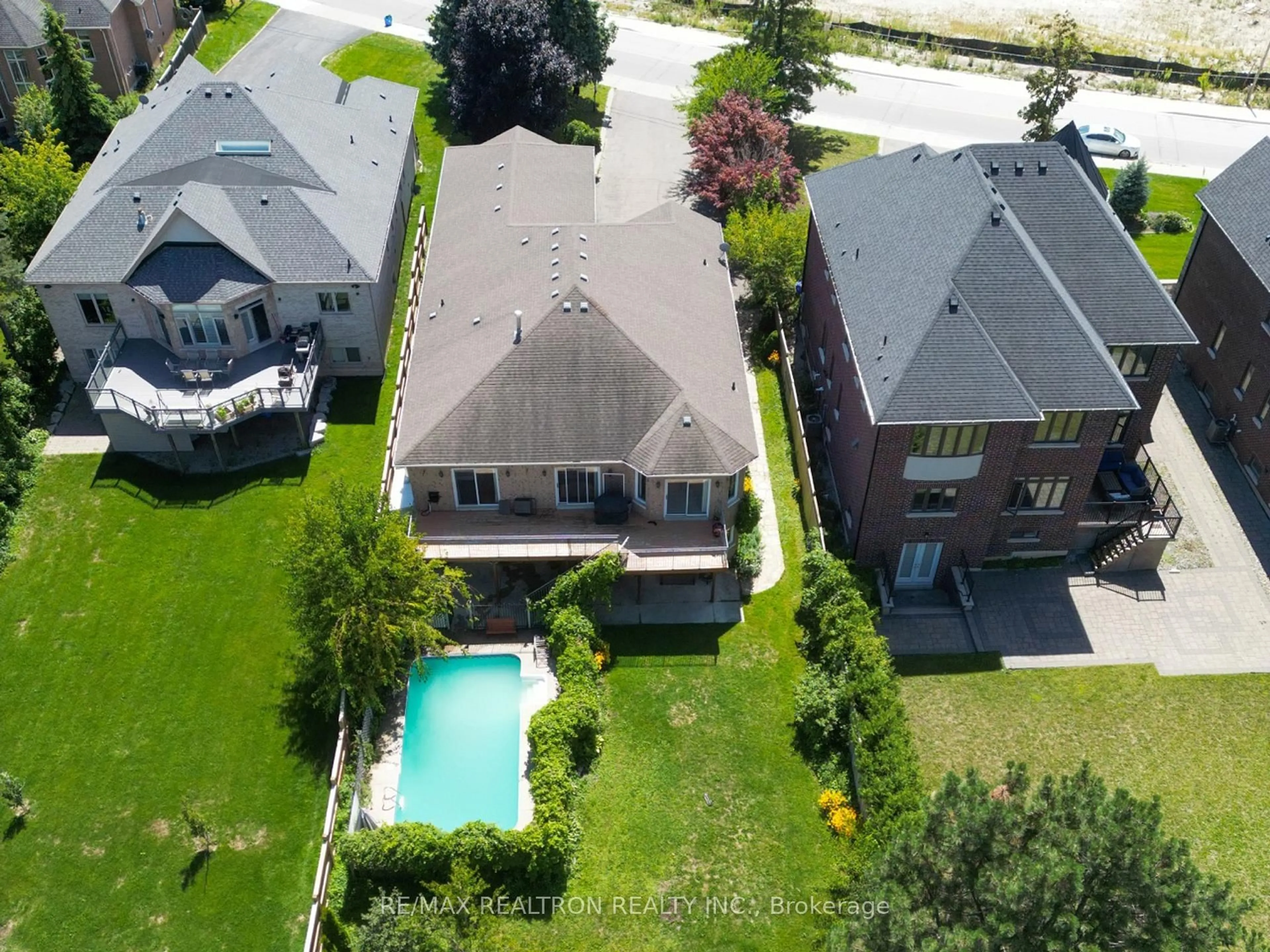 A pic from outside/outdoor area/front of a property/back of a property/a pic from drone, street for 36A Puccini Dr, Richmond Hill Ontario L4E 2Y3