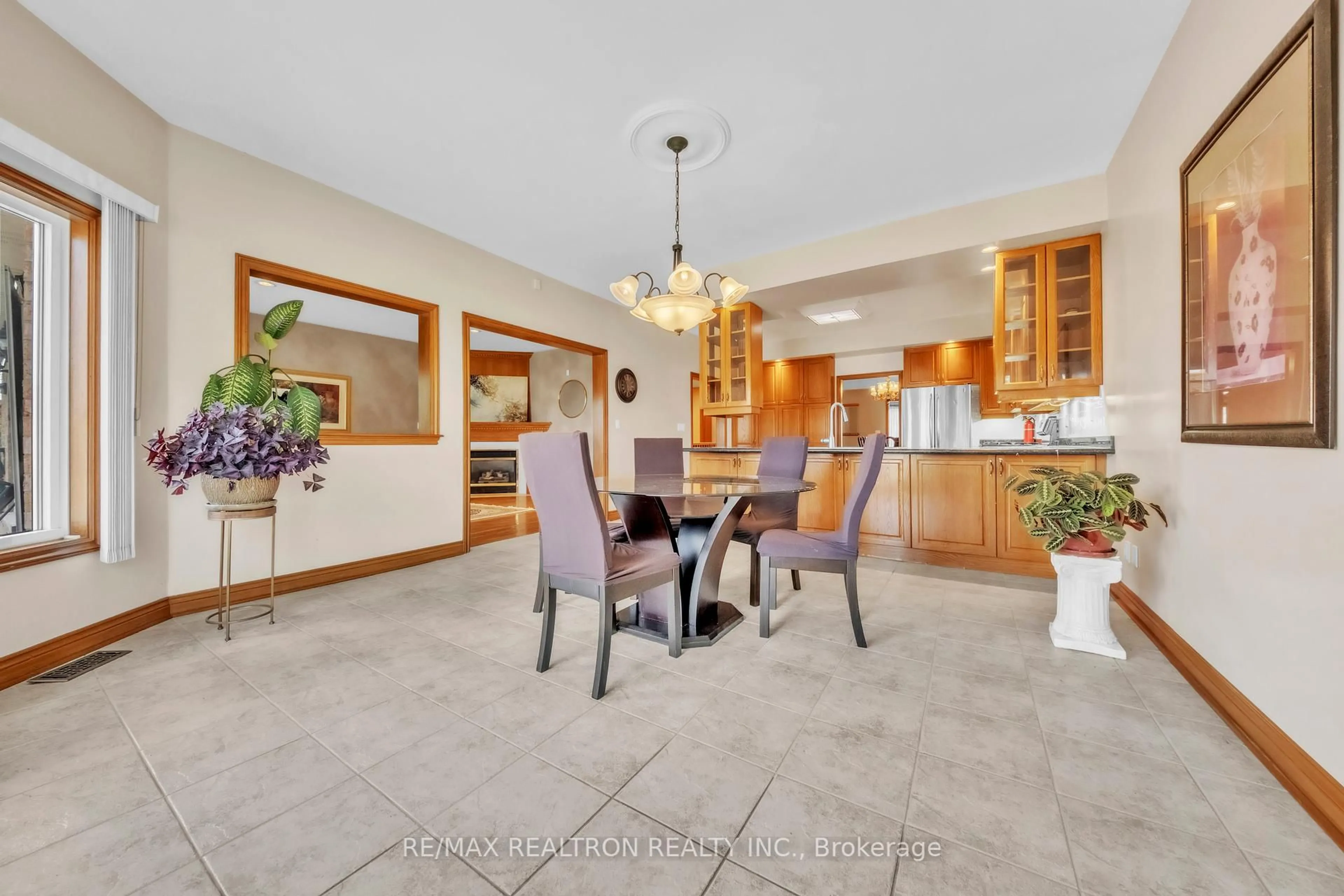 Dining room, ceramic/tile floor for 36A Puccini Dr, Richmond Hill Ontario L4E 2Y3