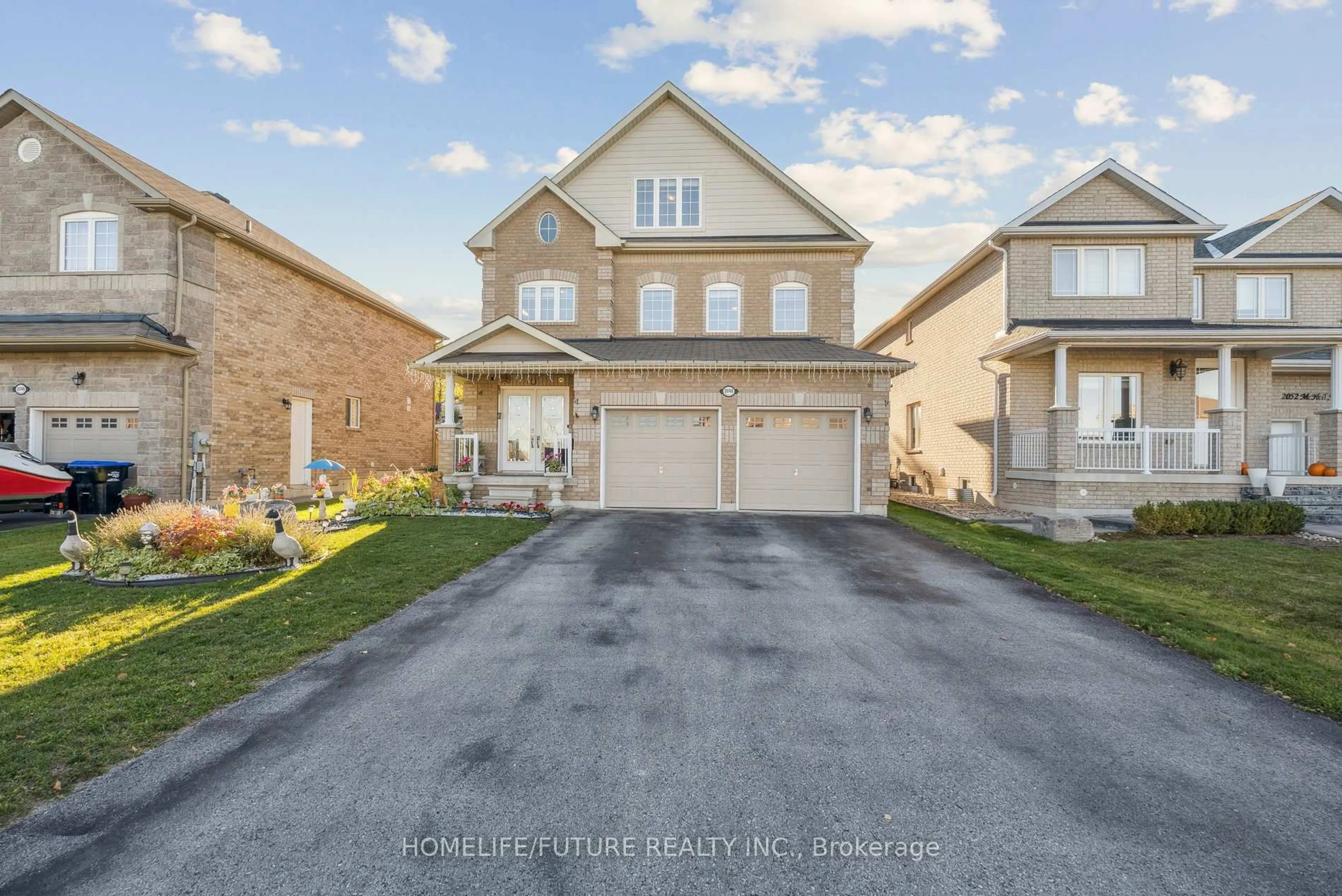 A pic from outside/outdoor area/front of a property/back of a property/a pic from drone, street for 2048 Mcneil St, Innisfil Ontario L9S 4B7