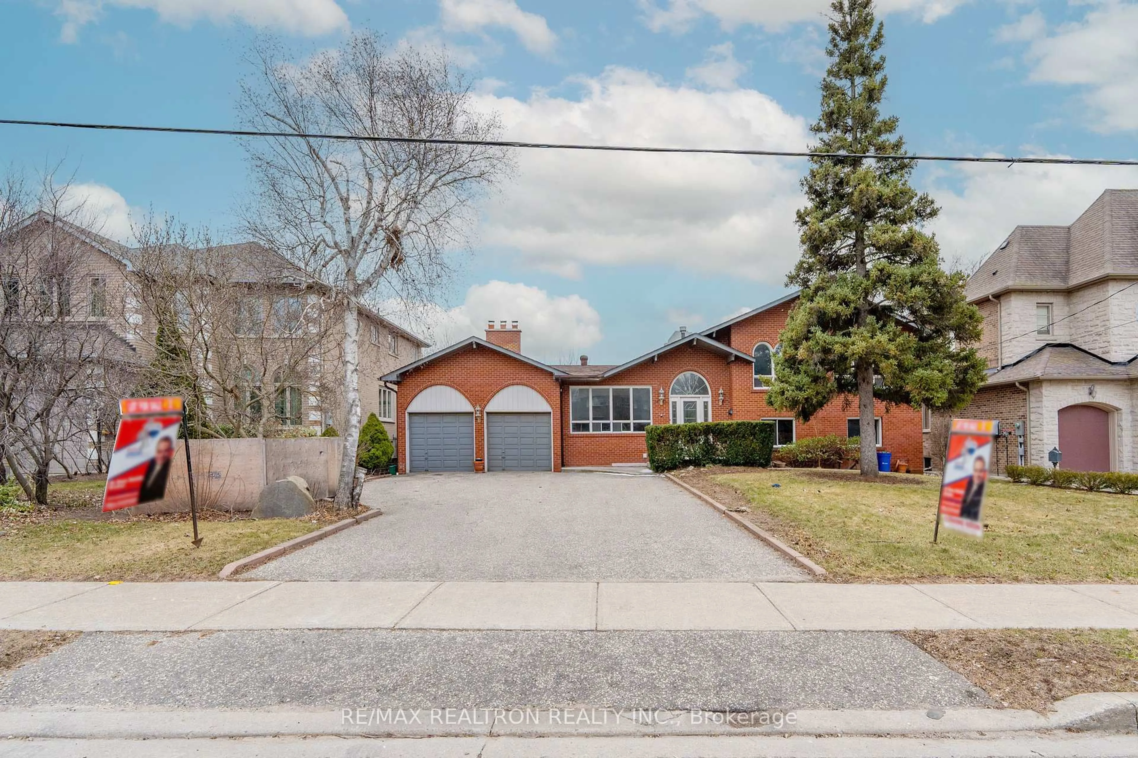 Home with brick exterior material, street for 209 Crestwood Rd, Vaughan Ontario L4J 1A8