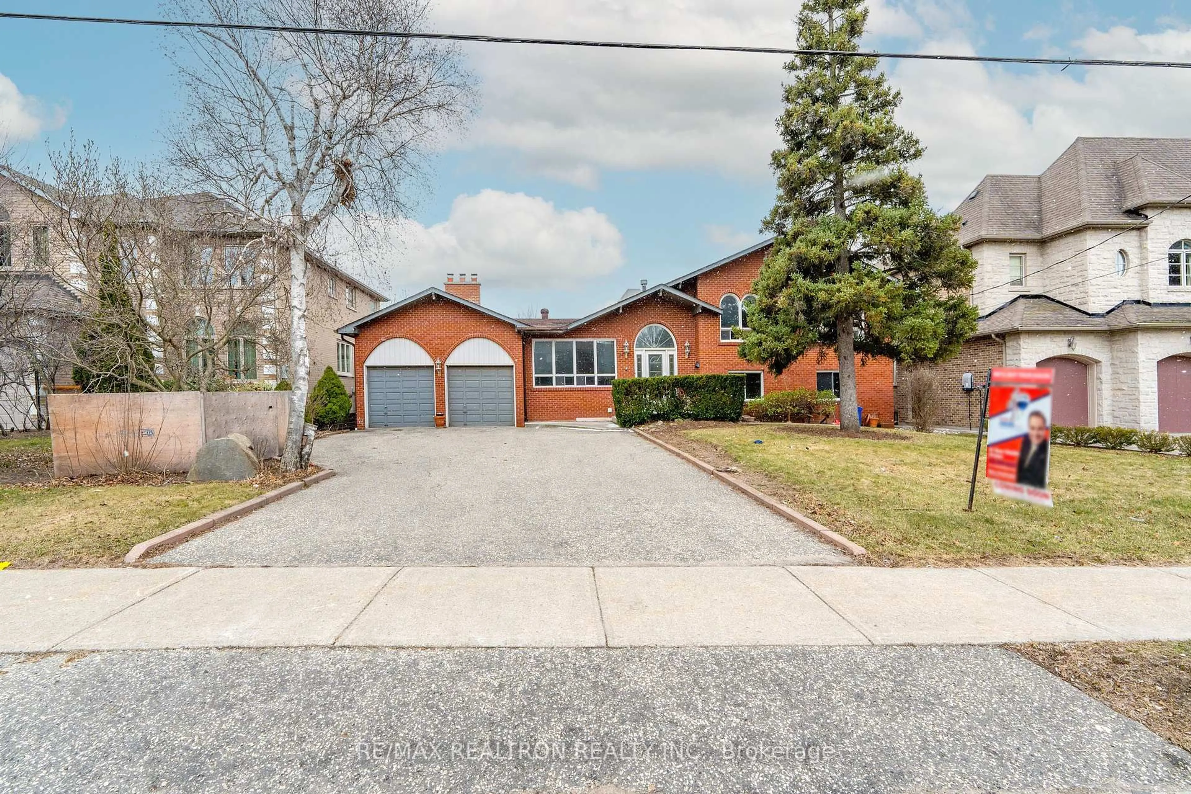 Unknown for 209 Crestwood Rd, Vaughan Ontario L4J 1A8