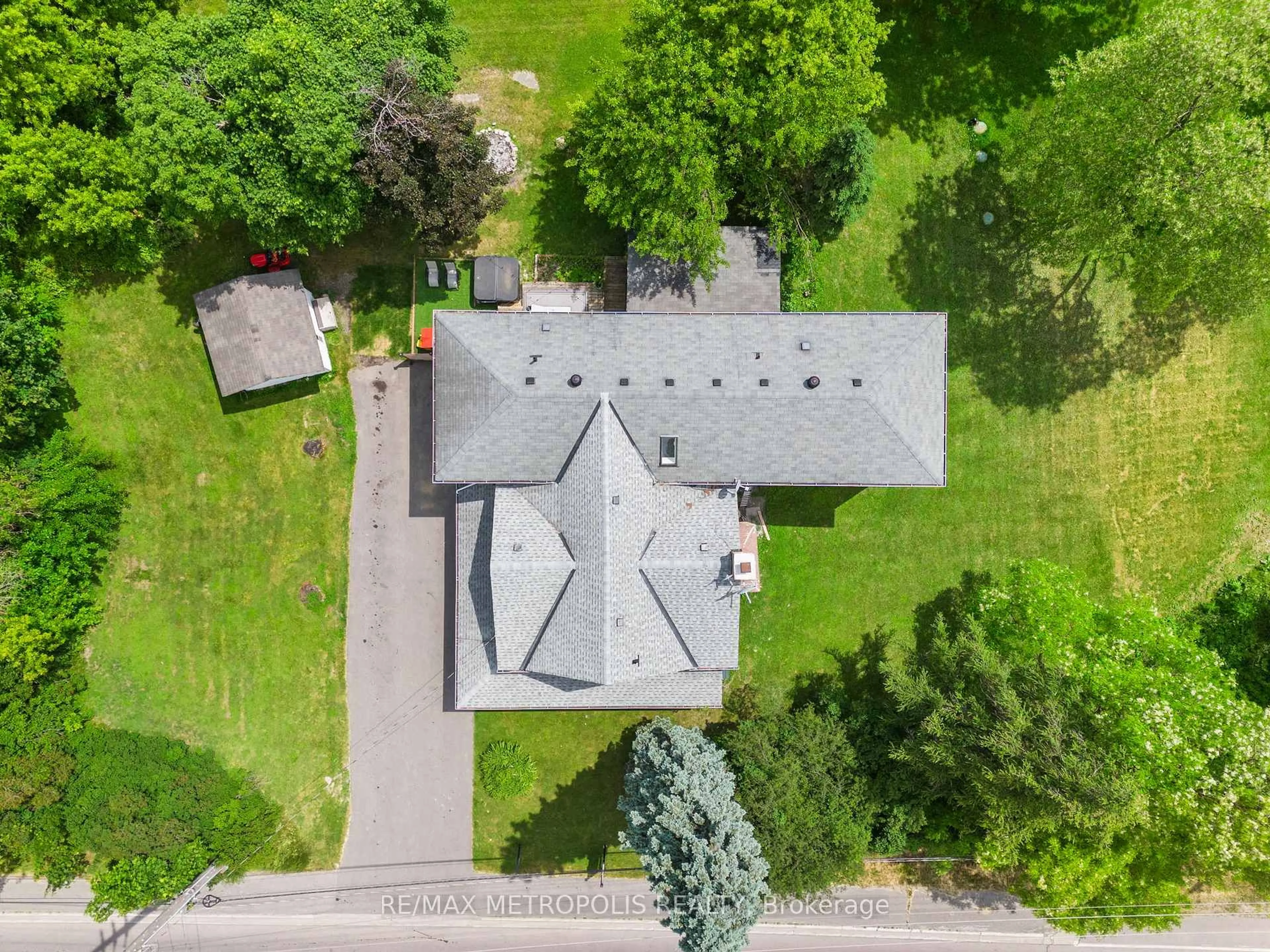 A pic from outside/outdoor area/front of a property/back of a property/a pic from drone, street for 14537 Woodbine Ave, Whitchurch-Stouffville Ontario L4A 2E2