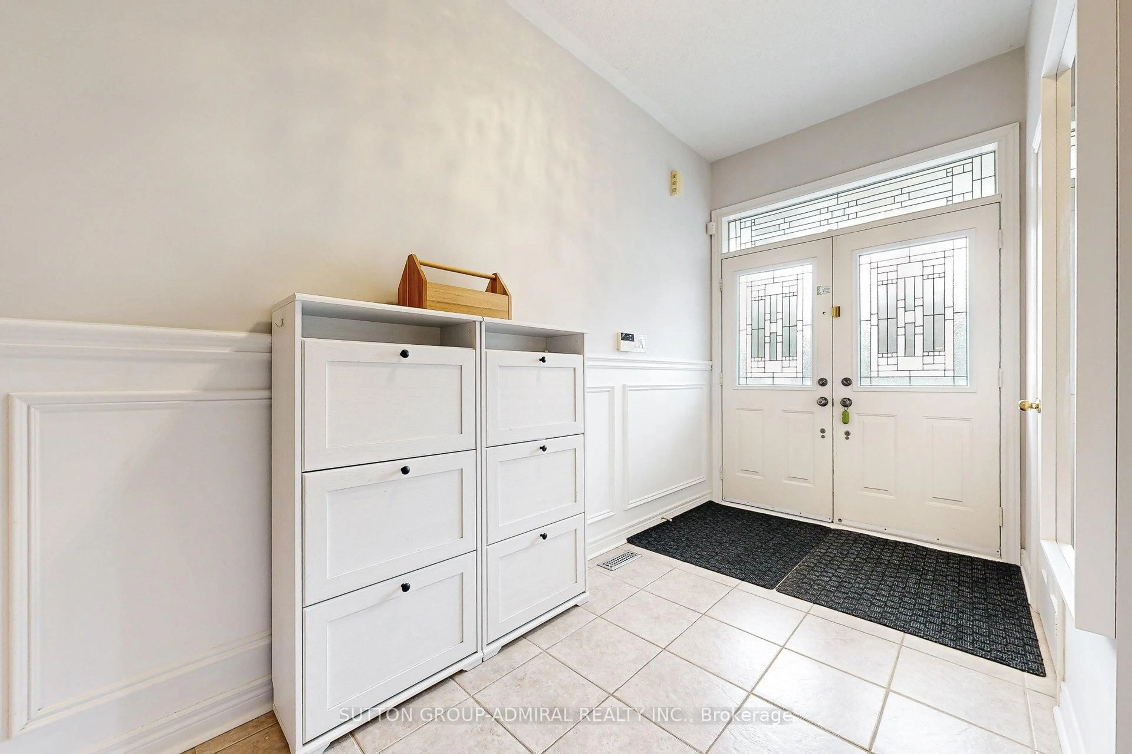 Indoor entryway for 86 Autumn Hill Blvd, Vaughan Ontario L4J 8Z1