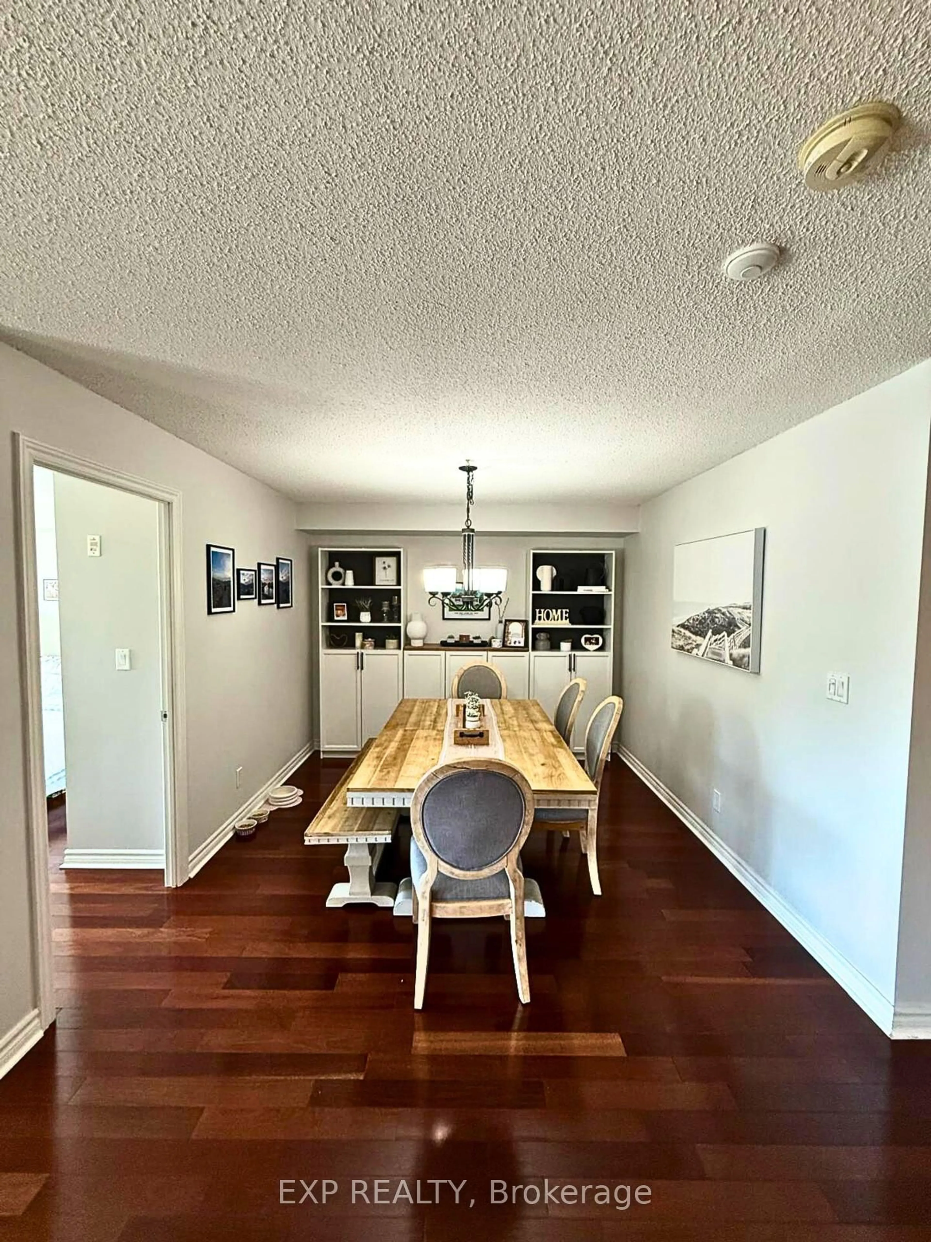 Dining room, wood/laminate floor for 22 James Hill Crt #208, Uxbridge Ontario L9P 1Y6