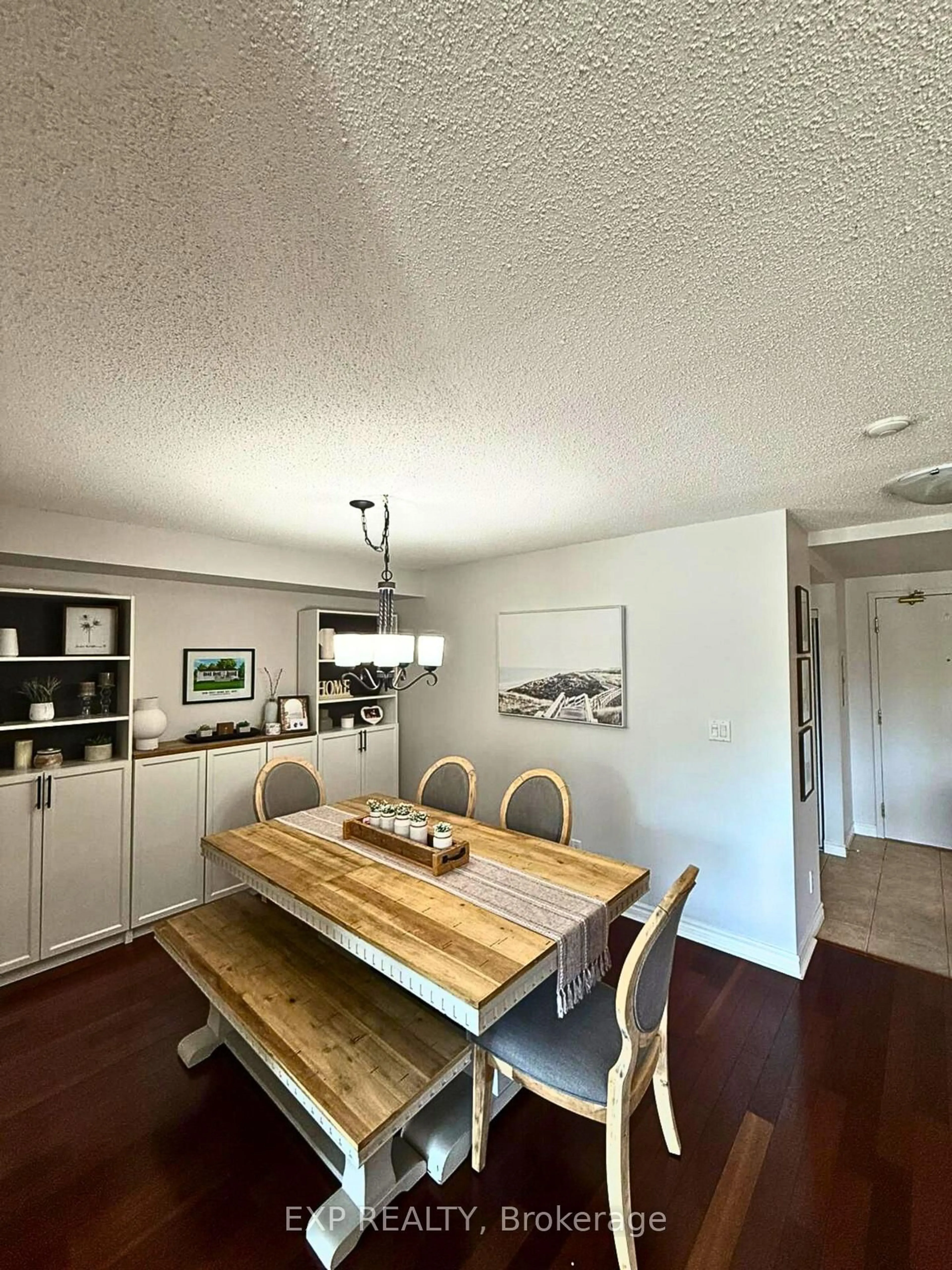 Dining room, wood/laminate floor for 22 James Hill Crt #208, Uxbridge Ontario L9P 1Y6